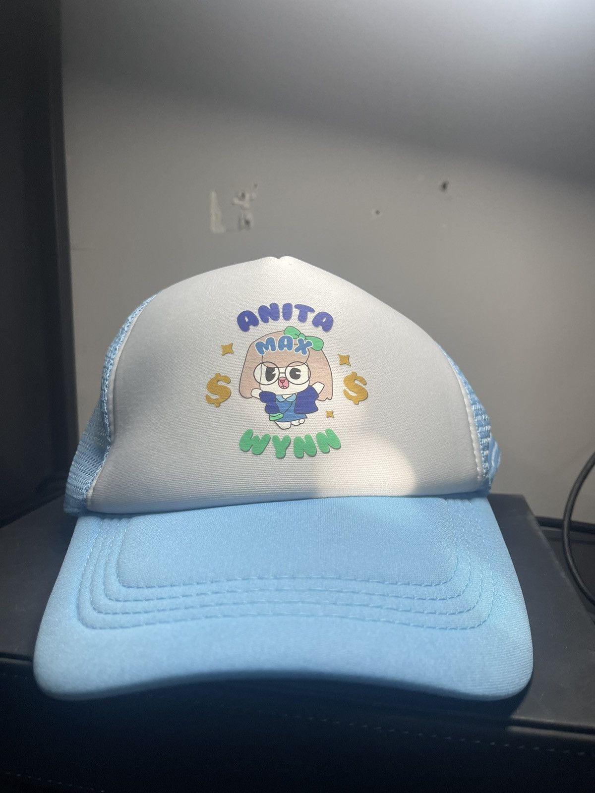 drake lipstick hat