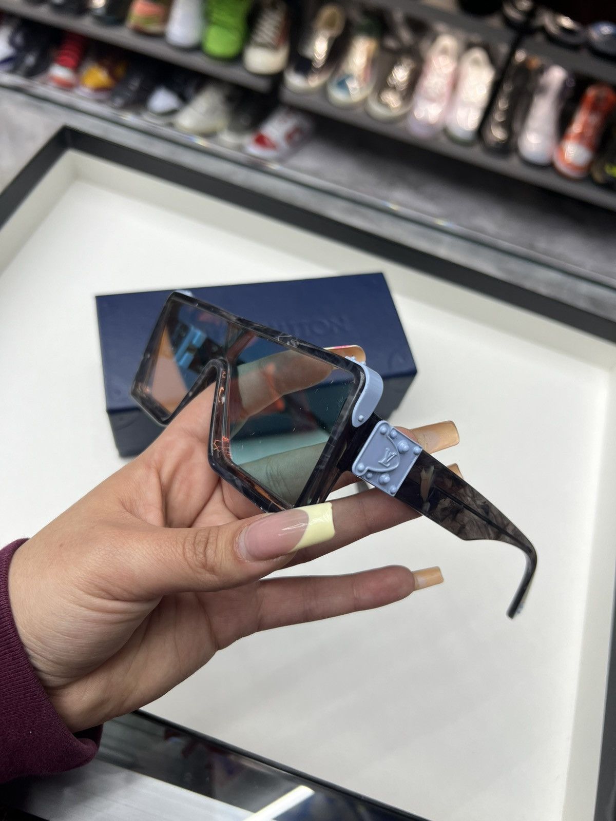 Louis Vuitton Louis Vuitton Dayton Glasses Size ONE SIZE - 9 Thumbnail