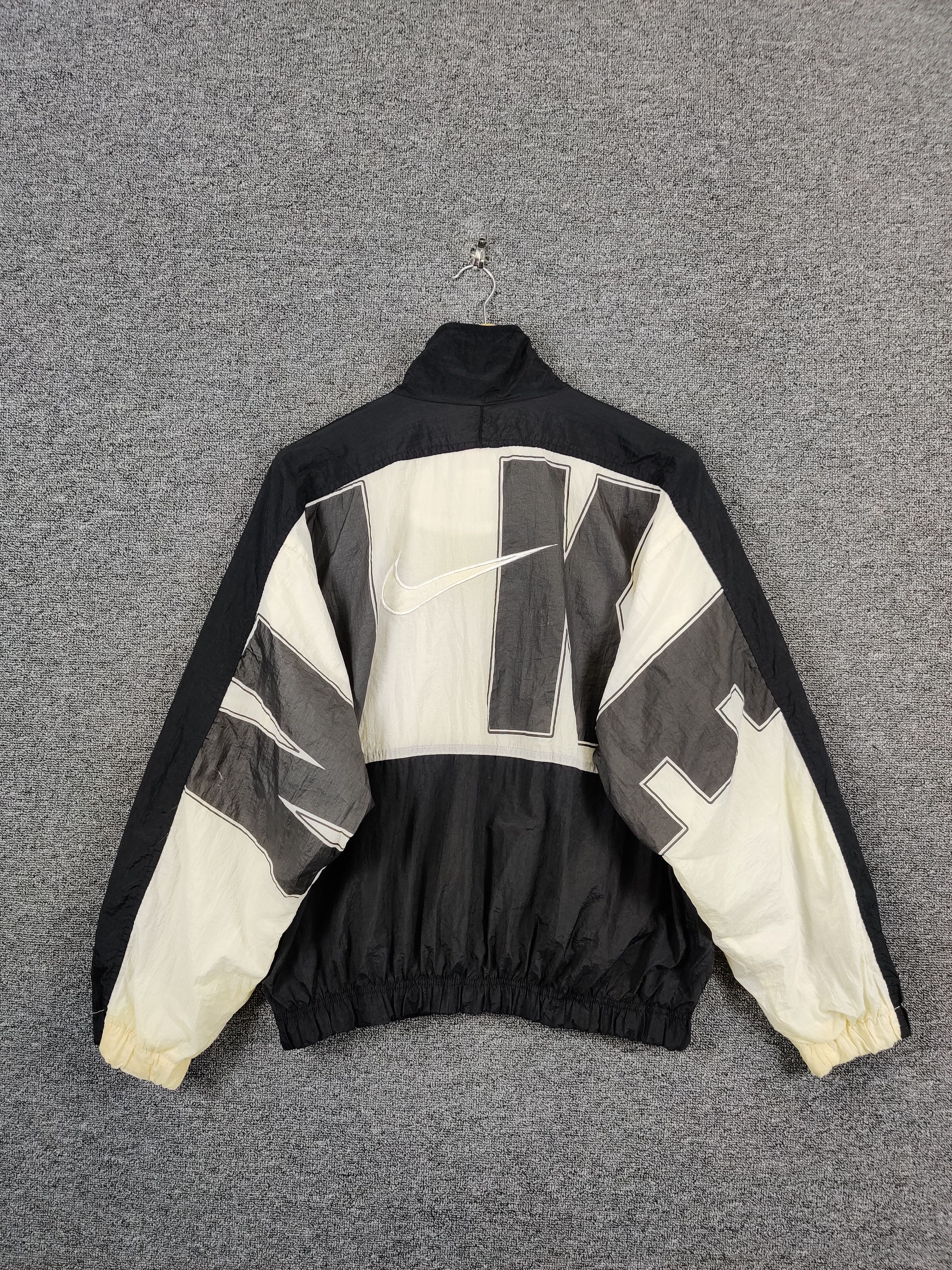 Nike Vintage Nike Spell Out Embroidery Windbreaker Jacket Size US S / EU 44-46 / 1 - 1 Thumbnail