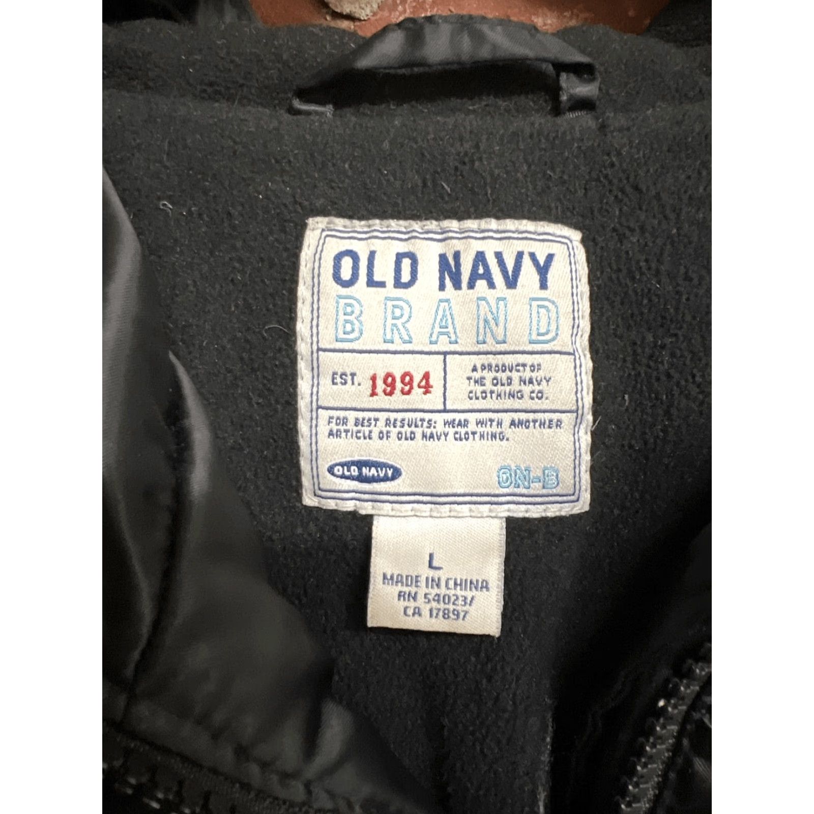 Old Navy VINTAGE Old Navy Black Down Puffer Jacket Womens Large L Black Pit to Pit 21 Length 24 Size L / US 10 / IT 46 - 3 Thumbnail