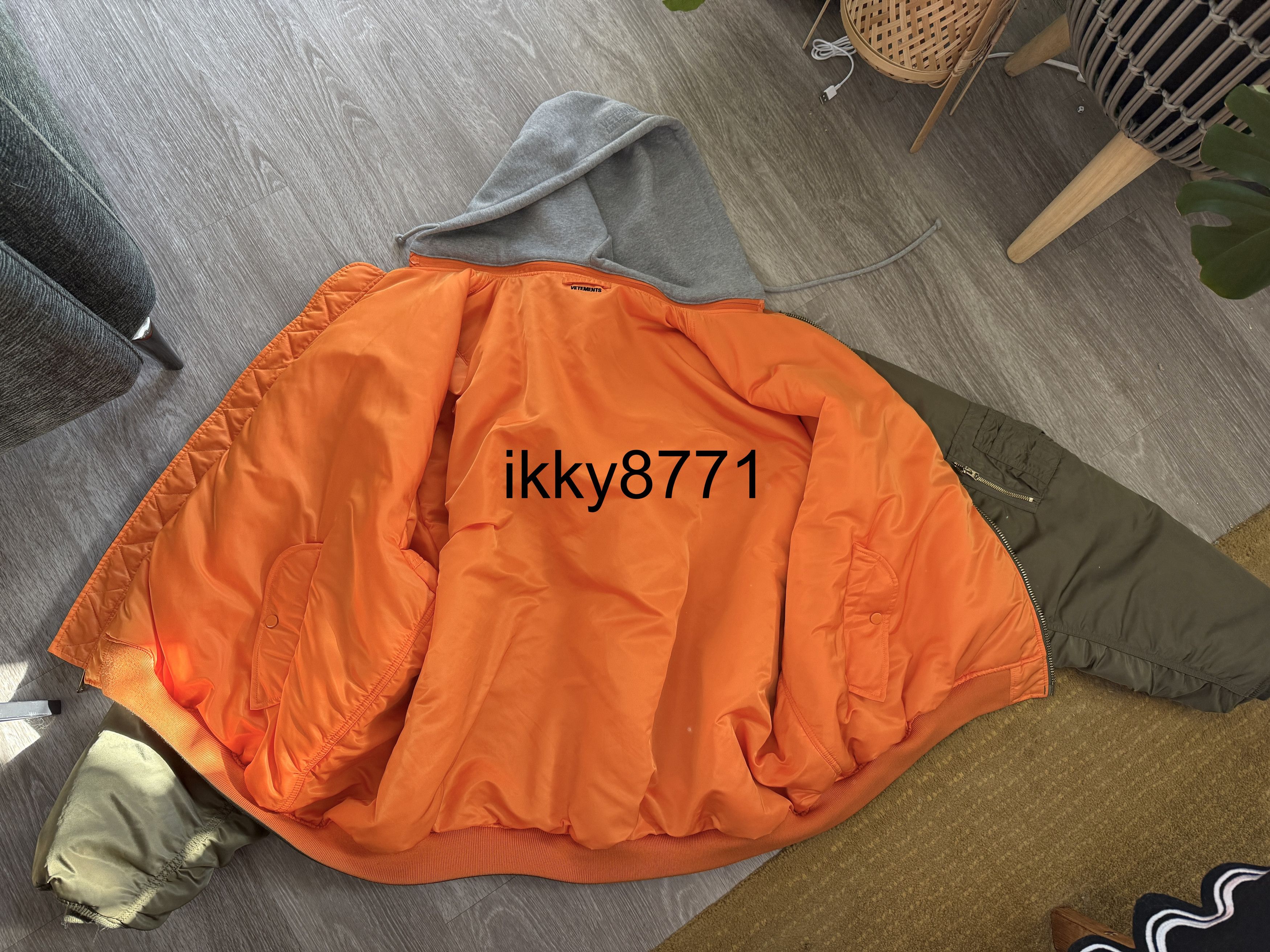 Alpha Industries × Vetements Vetements X Alpha Industries Reversible Bomber Size US XL / EU 56 / 4 - 2 Thumbnail