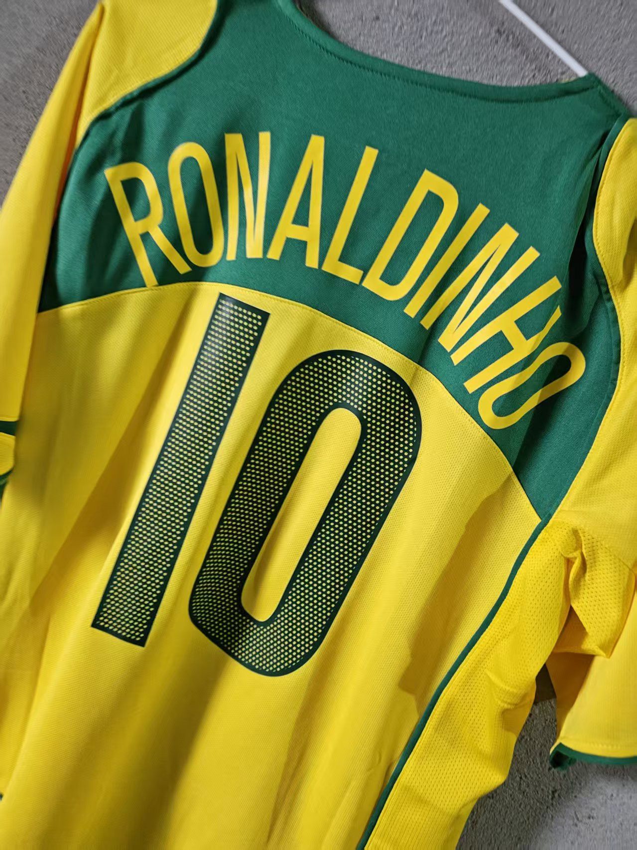 Other 2004 Brazil #10 Ronaldinho Jersey Home Size US XL / EU 56 / 4 - 4 Thumbnail