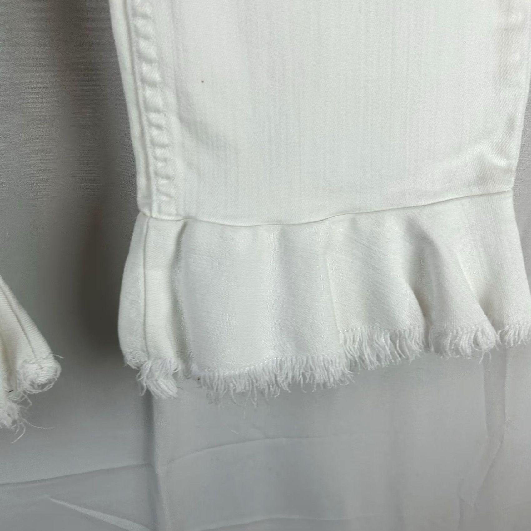 Alice + Olivia Alice + Olivia AO.LA Jeans Women's 27 White Denim Zoe Ruffled Hem Retro Y2K Jeans Size 27" / US 4 / IT 40 - 6 Thumbnail