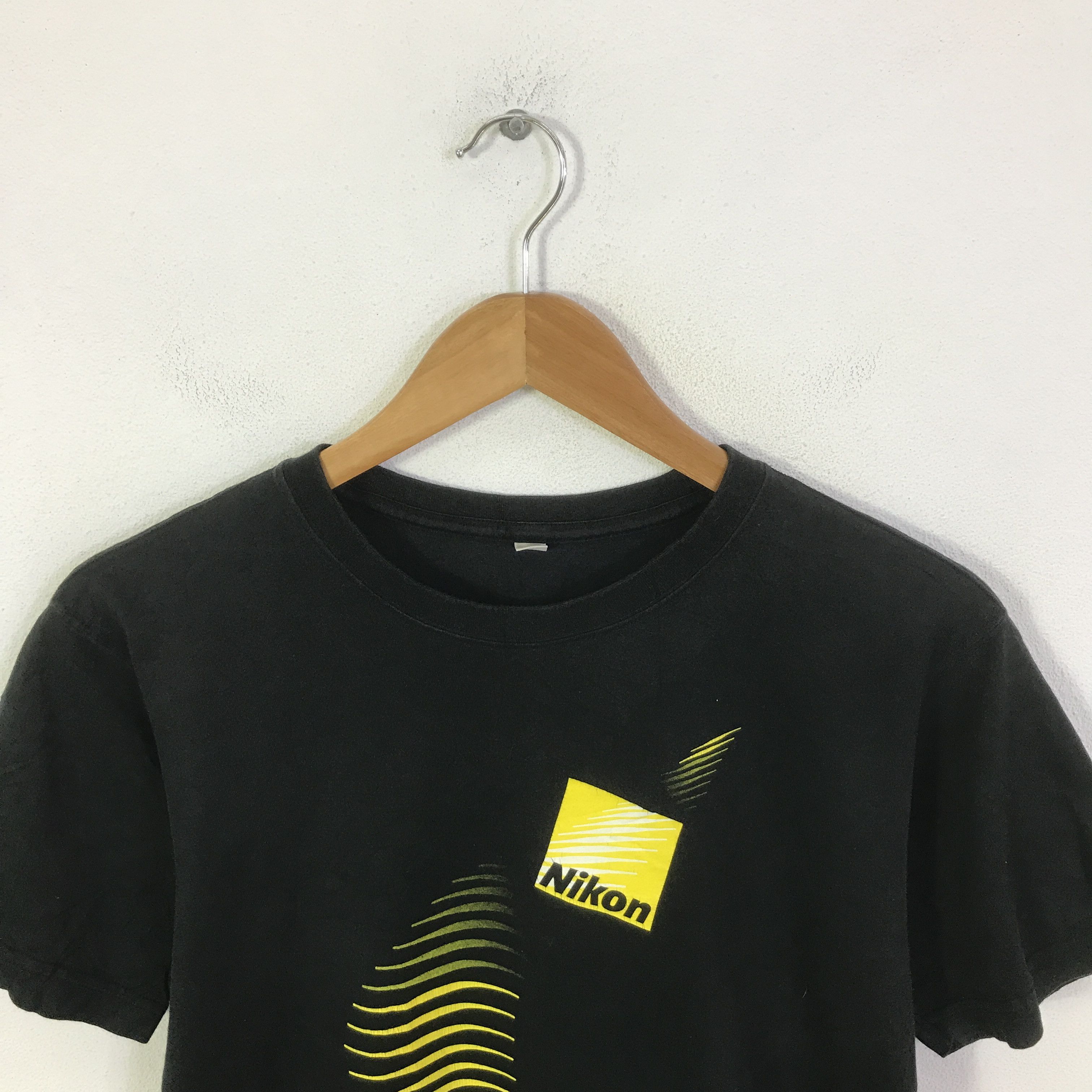 Uniqlo nikon x grm t-shirt K93B35 Size US M / EU 48-50 / 2 - 2 Thumbnail