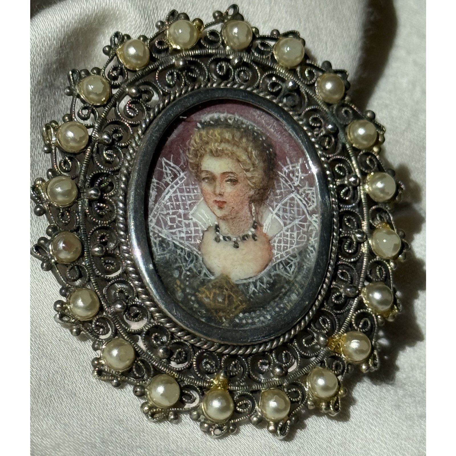 The Unbranded Brand Vintage Portrait Brooch HandPainted Mini Filigree Faux Pearl Size ONE SIZE - 2 Thumbnail