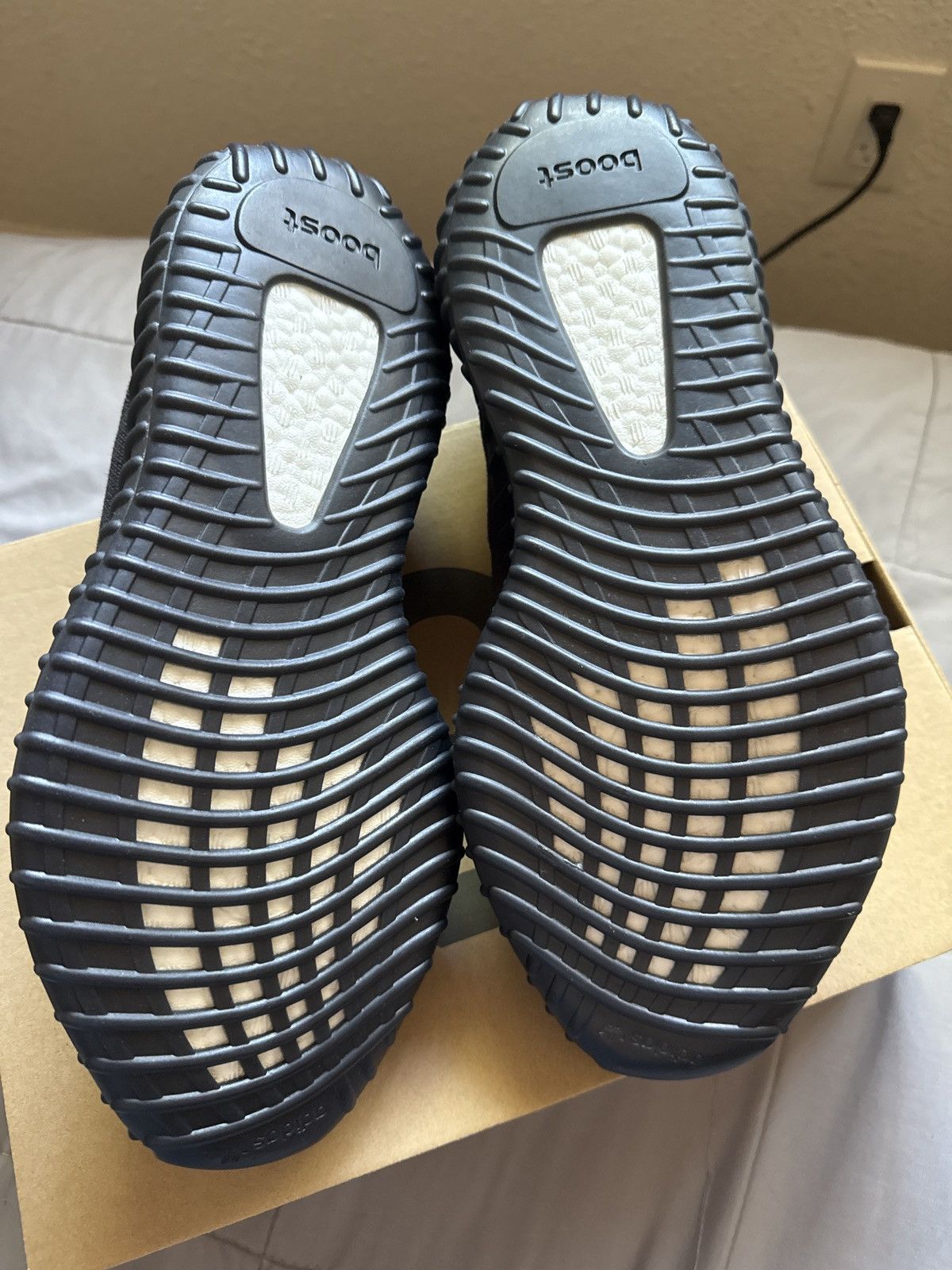 Yeezy Yeezy boost 350 V2 Size US 10.5 / EU 43-44 - 2 Thumbnail
