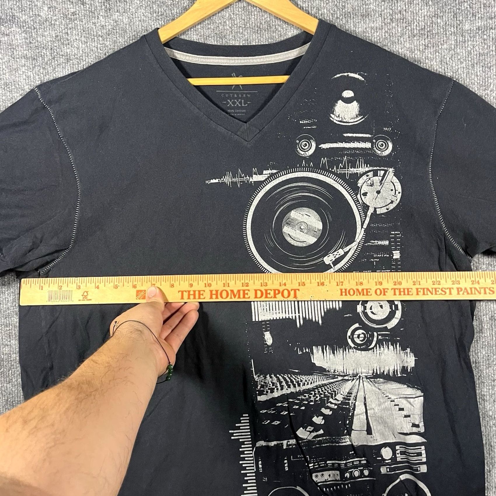 Ecko Unltd. VINTAGE Marc Ecko Y2K V-Neck T-Shirt DJ Mixer Graphic Mens 2XL Black AOP Shirt Size US XXL / EU 58 / 5 - 2 Thumbnail
