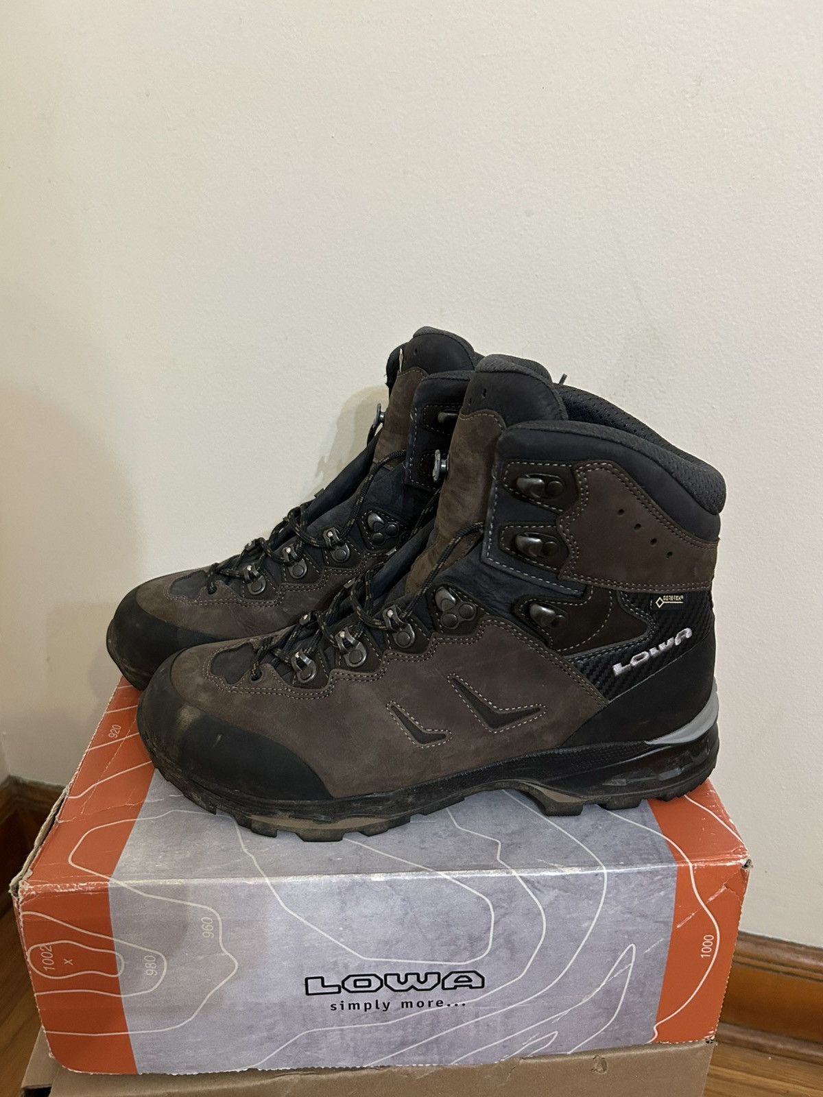 LOWA Lowa mountaineering boot Size US 10 / EU 43 - 2 Thumbnail