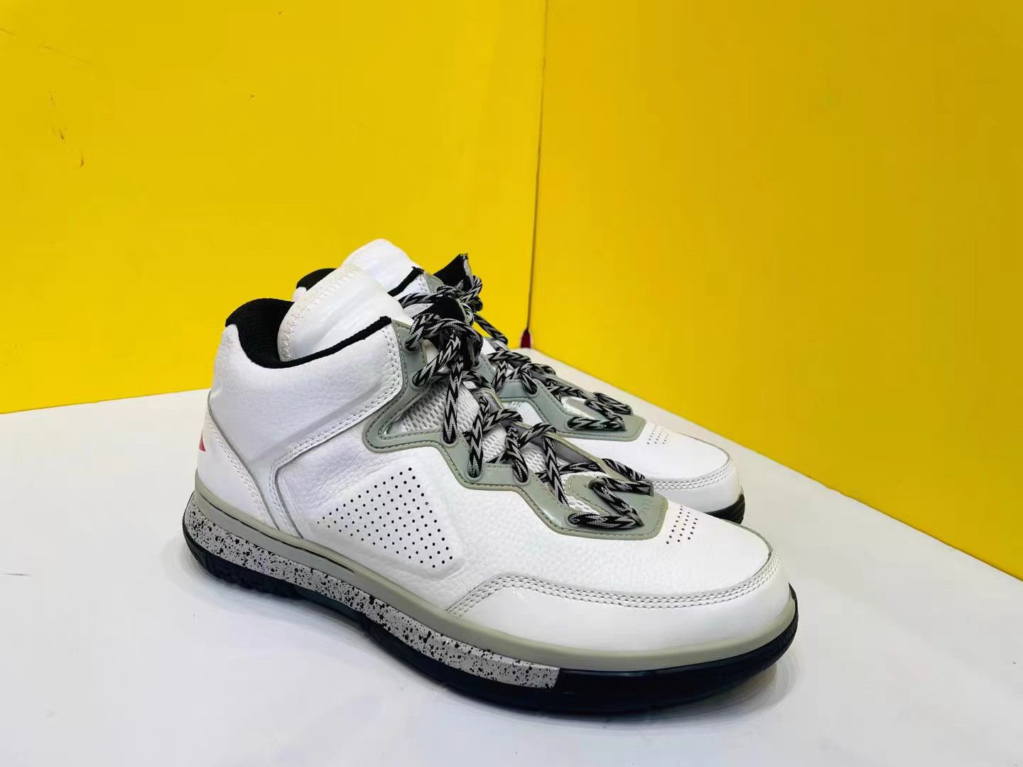 Li-Ning Li-Ning Way of Wade 1 305 White Gray K15 Size US 11 / EU 44 - 3 Thumbnail