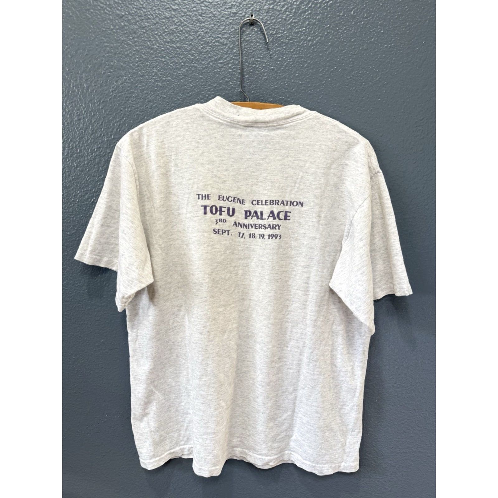 Palace VINTAGE 90s Onetia T-Shirt Gray Large Mens Shirt 90s Toby’s Tofu Palace Oregon Size US L / EU 52-54 / 3 - 5 Thumbnail