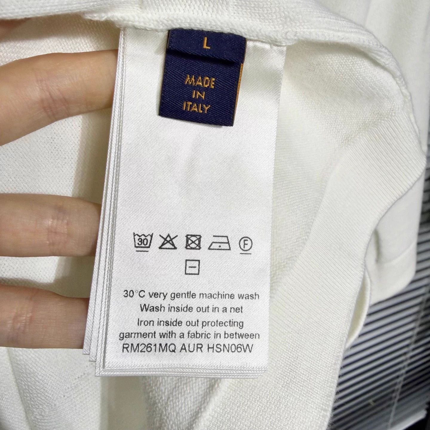 Louis Vuitton LV 26 Holiday Knit Short-Sleeve White Monogram Logo Size US L / EU 52-54 / 3 - 4 Thumbnail