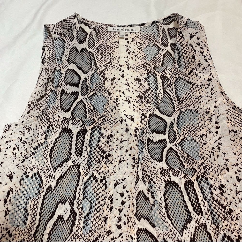 Anthropologie Anthropologie Daniel Rainn Snakeskin Print Blouse Size L Size L / US 10 / IT 46 - 8 Thumbnail