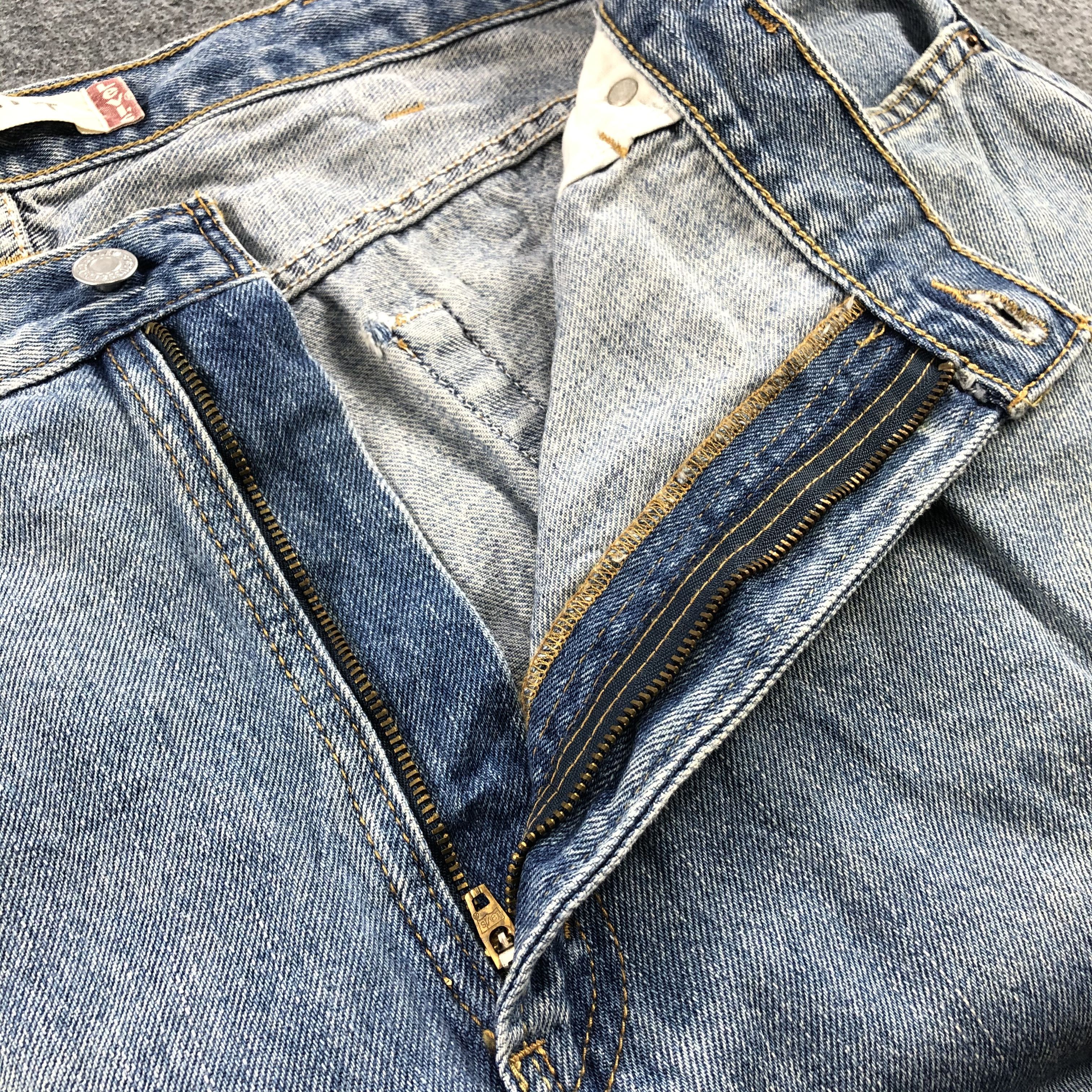 Levi's × Vintage Vintage Light Wash Levis 505 Jeans-JM1017 Size US 43 - 8 Thumbnail