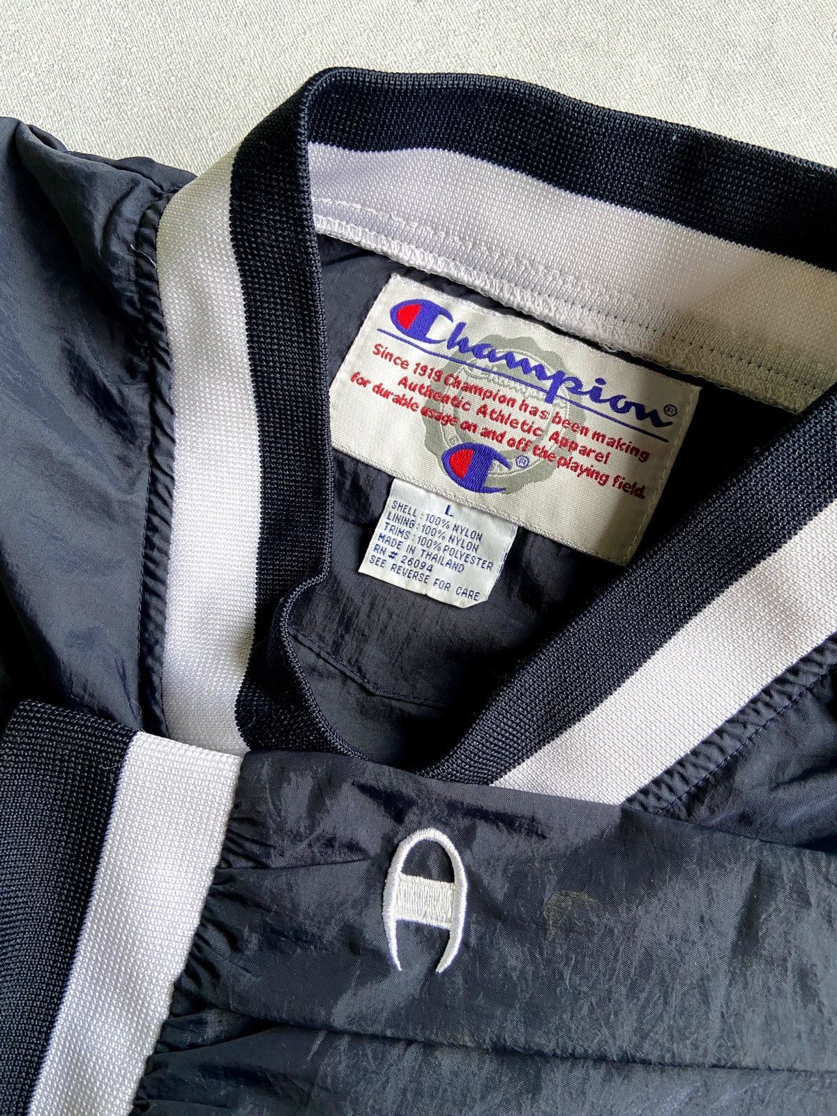 Champion Vintage Champion 90’s V Neck Nylon Jacket Size US L / EU 52-54 / 3 - 5 Thumbnail