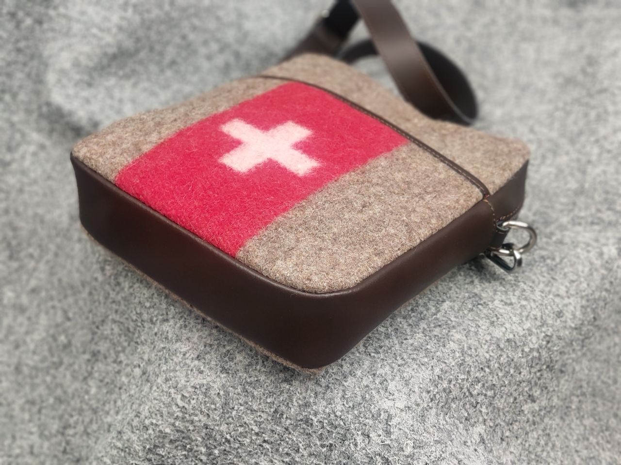 Vintage Eskimo woolen leather bag Swiss vintage Military Messenger Size ONE SIZE - 8 Thumbnail