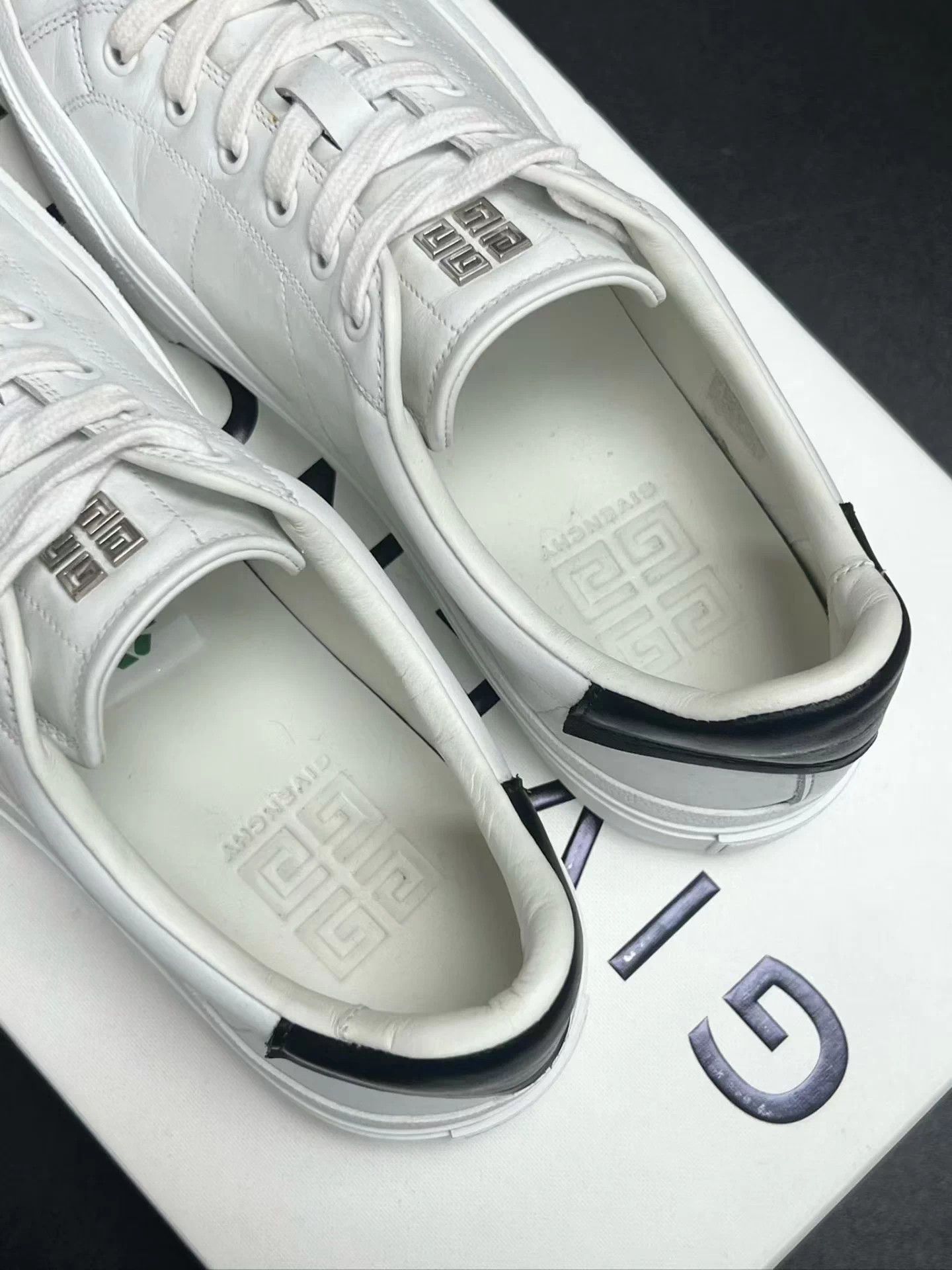 Givenchy Givenchy low-top 41 EU sneakers box exc cond sl sole wear Size US 8 / EU 41 - 4 Thumbnail