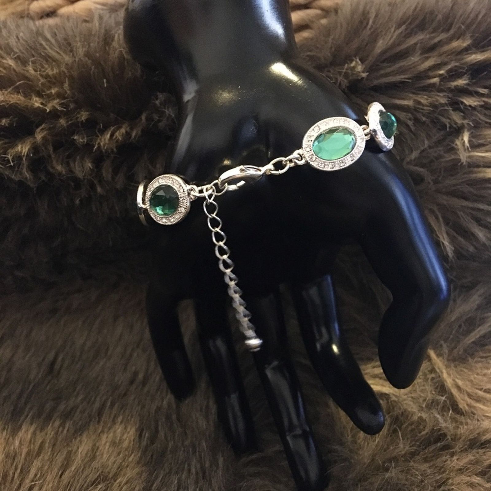 Jewelry Faceted oval green glass silver tone bracelet Size ONE SIZE - 5 Thumbnail