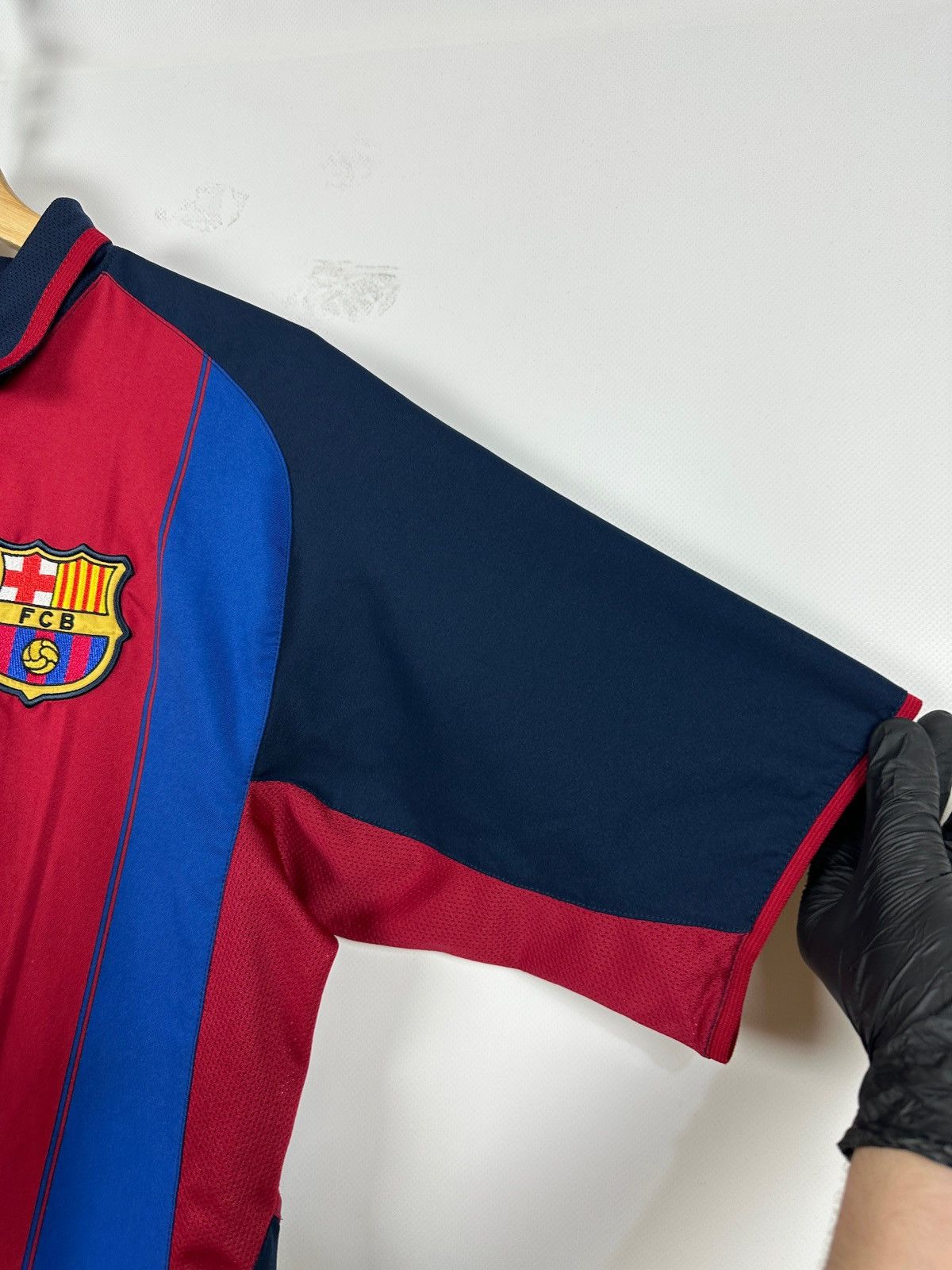 Nike 2003/04 Vintage Nike FC Barcelona Ronaldinho Soccer Jersey Size US M / EU 48-50 / 2 - 8 Thumbnail