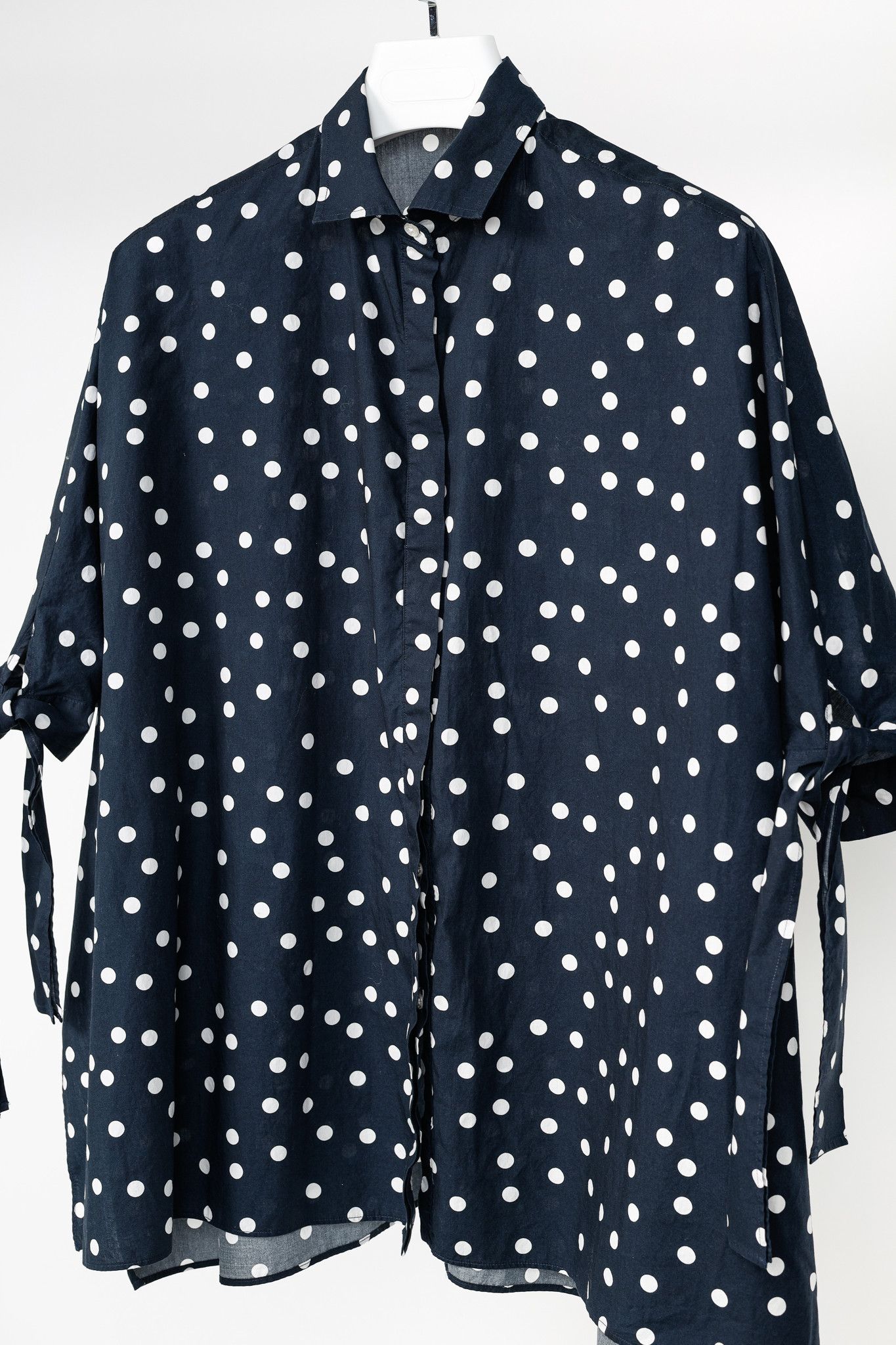 Carolina Herrera CH Carolina Herrera Polka-Dot Oversized Tie-Cuff Shirt Size XS / US 0-2 / IT 36-38 - 3 Thumbnail