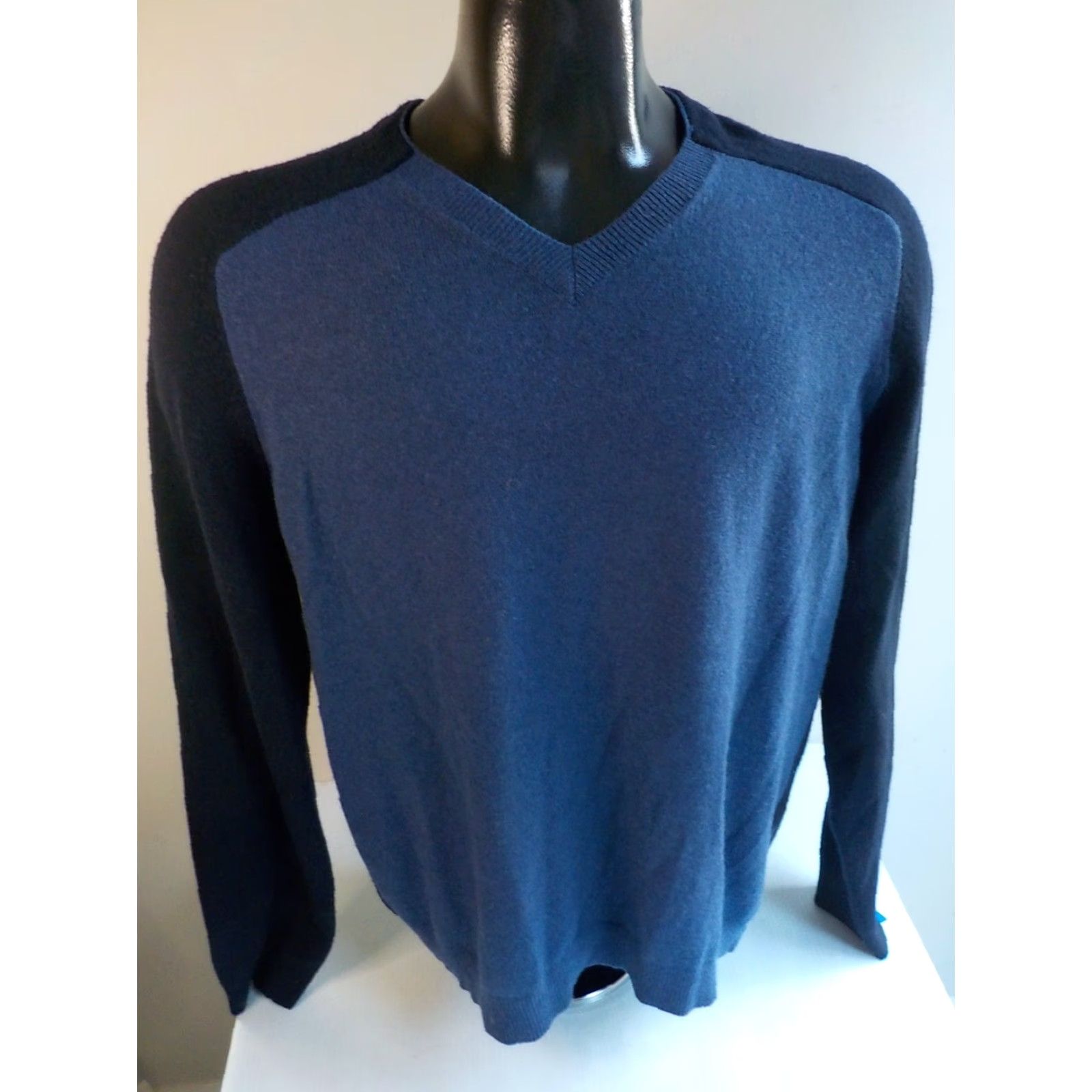 Vince VINCE V-Neck Sweater Shirt Wool Blend Two Tone Blues SZ LARGE Men Regular Knit Size US L / EU 52-54 / 3 - 2 Thumbnail