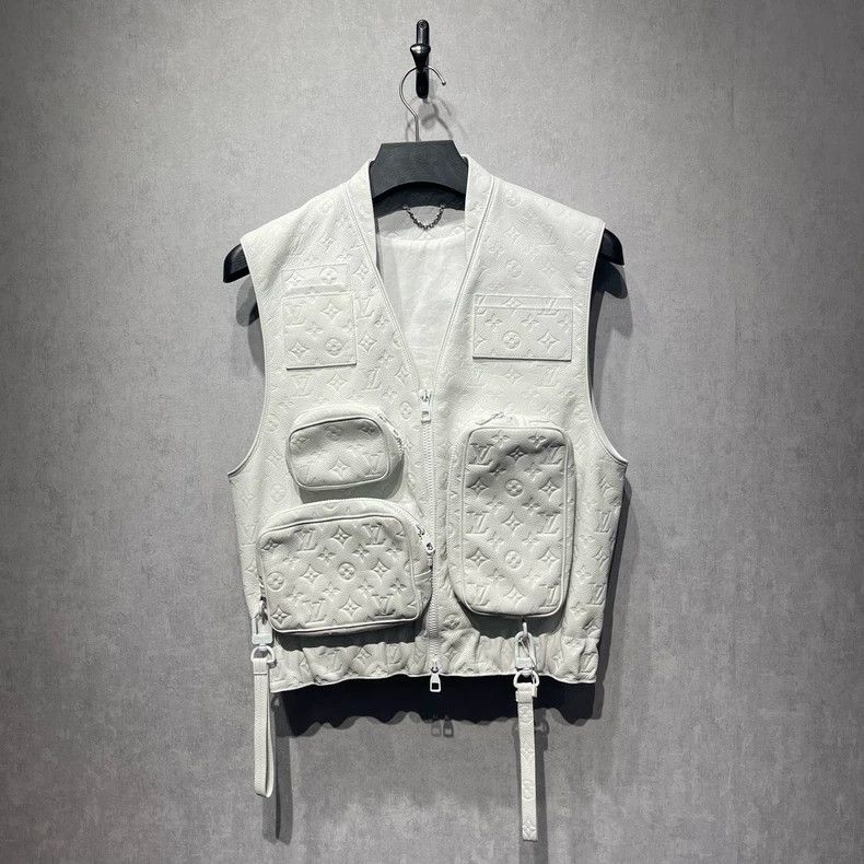 Louis Vuitton Louis Vuitton Solid logo printed pocket vest Size US M / EU 48-50 / 2 - 1 Thumbnail