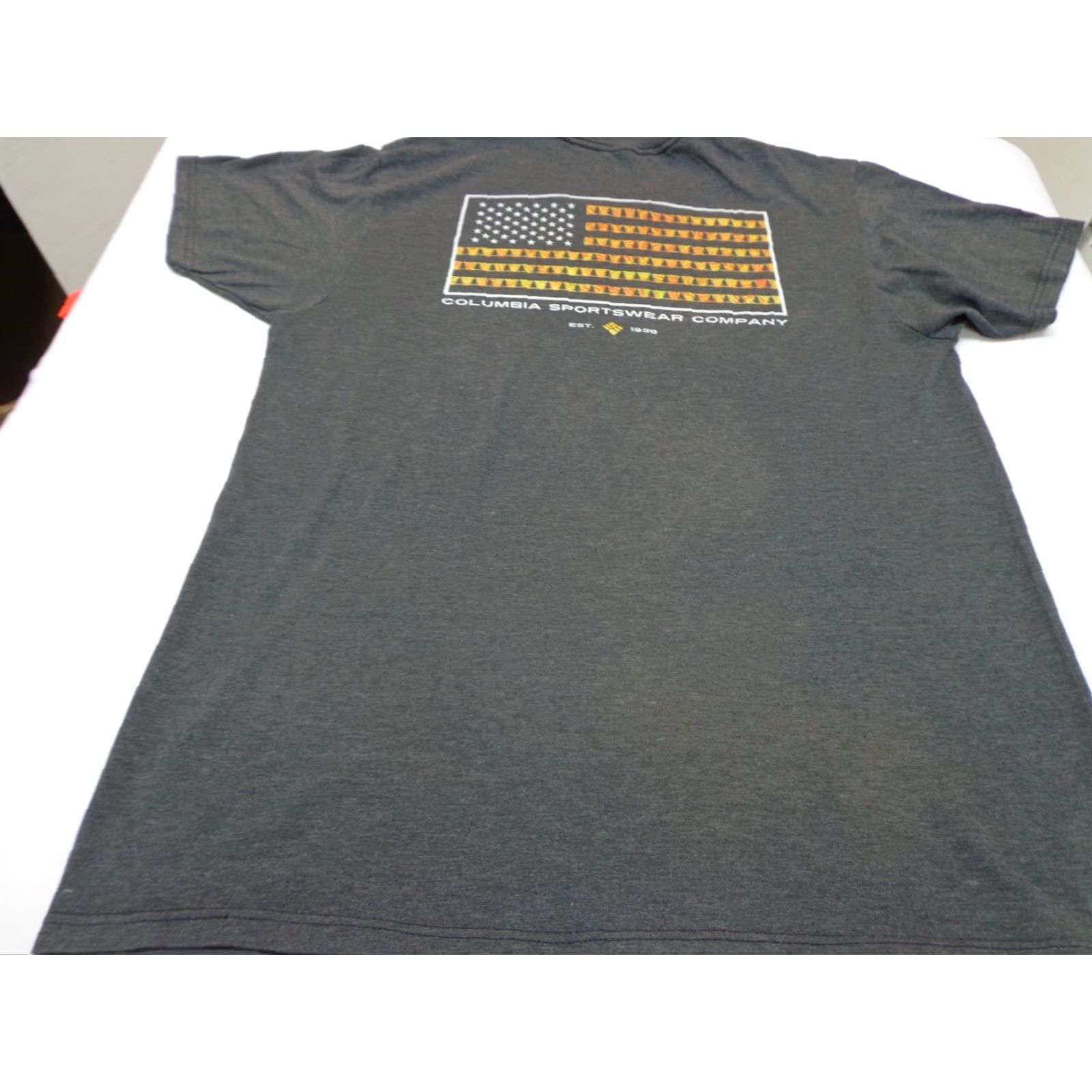 Vintage Columbia Sportswear Company American Flag Heather Gray T-Shirt Size Large Size US L / EU 52-54 / 3 - 8 Thumbnail