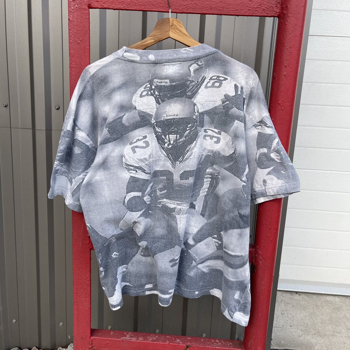 NFL × Vintage VINTAGE 90s ALL OVER PRINT TEE T-SHIRT BOXY NFL Size US L / EU 52-54 / 3 - 5 Thumbnail