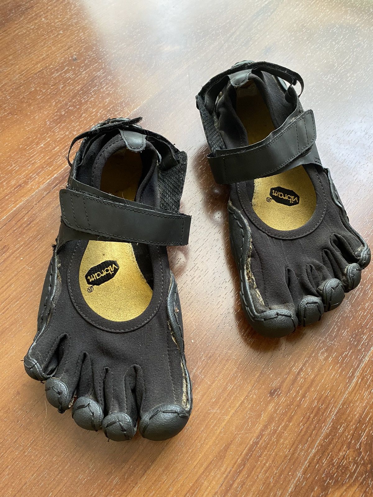 Vibram Vibram Five Fingers black shoes with front straps Size US 8.5 / EU 41-42 - 9 Thumbnail