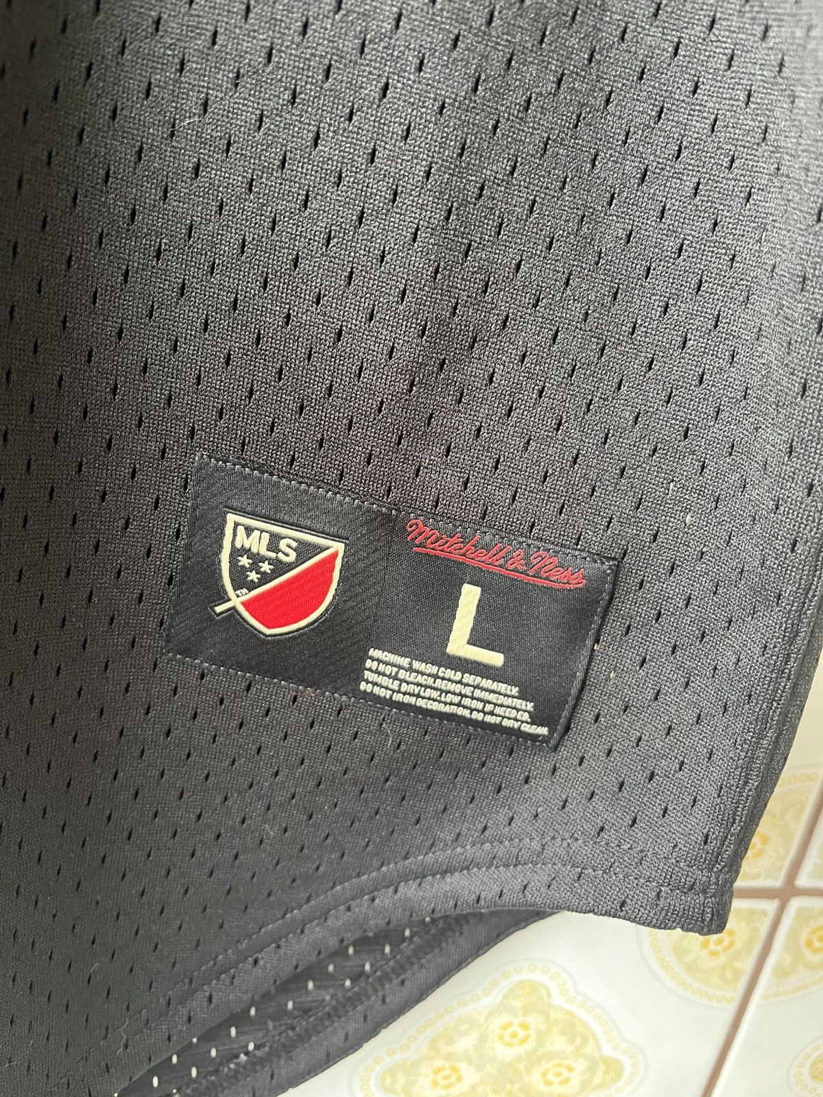 Mitchell & Ness Mitchell & Ness Atlanta United MLS jersey Size US L / EU 52-54 / 3 - 4 Thumbnail