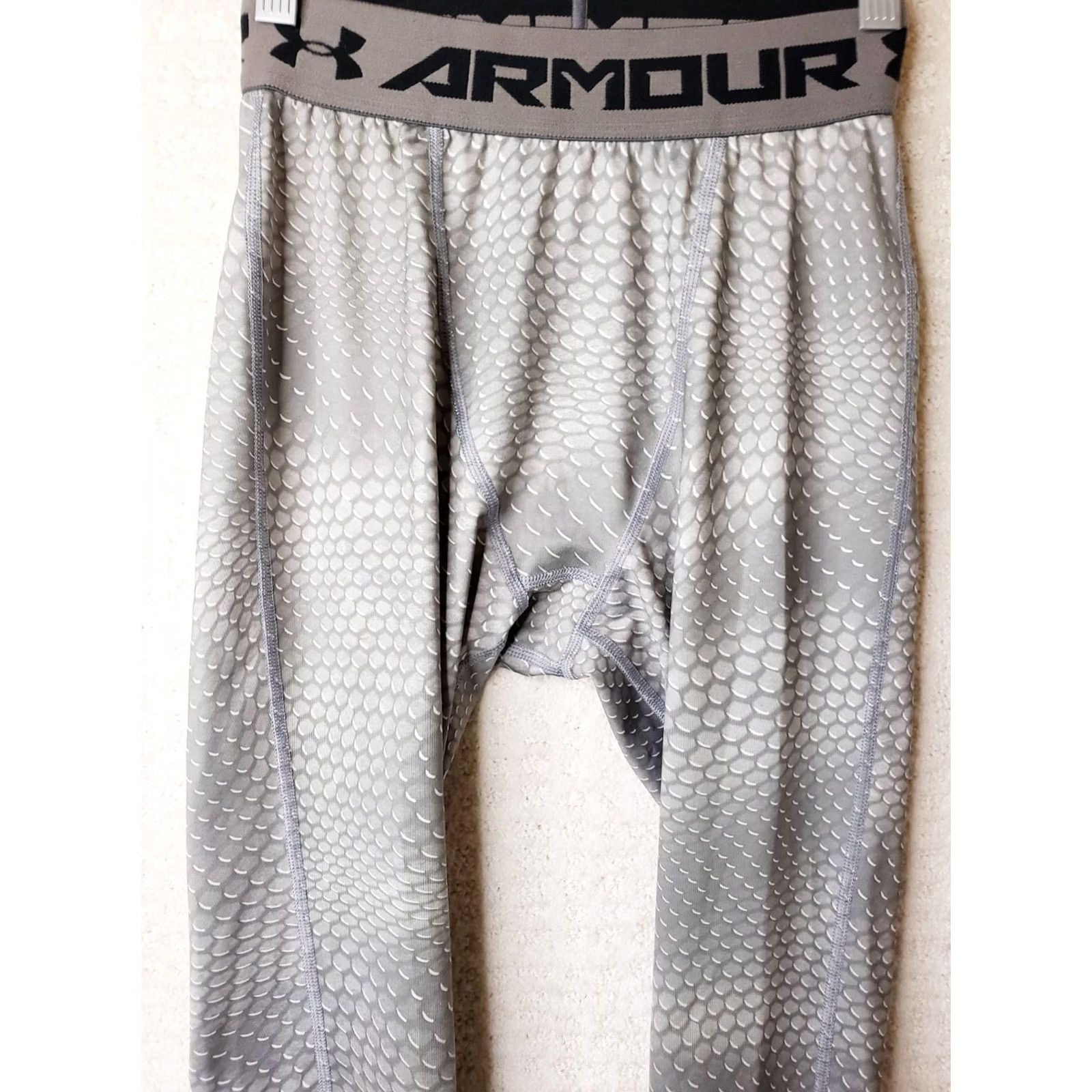 Under Armour Under Armour Heat Gear Compression Leggings Women's S Gray Reptile Pattern Size 28" / US 6 / IT 42 - 3 Thumbnail