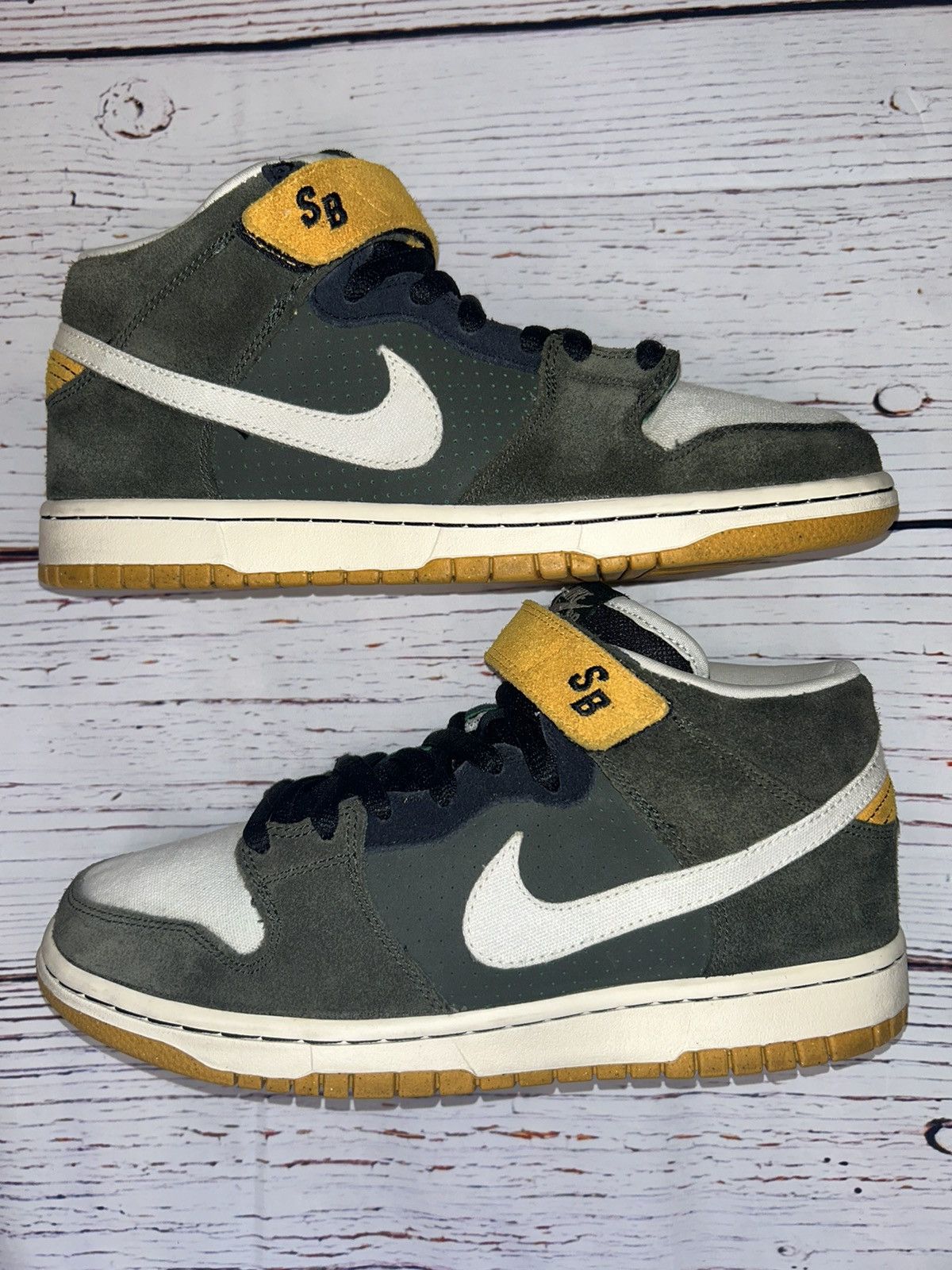 image of Nike Sb Dunk Mid•green Bay Packers•sz.9•pre Owned•314383-311 Shoes, Men's