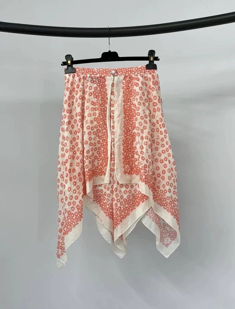 Chanel Chanel Pink daisy print skirt Size 42" / US 20 - 2 Thumbnail