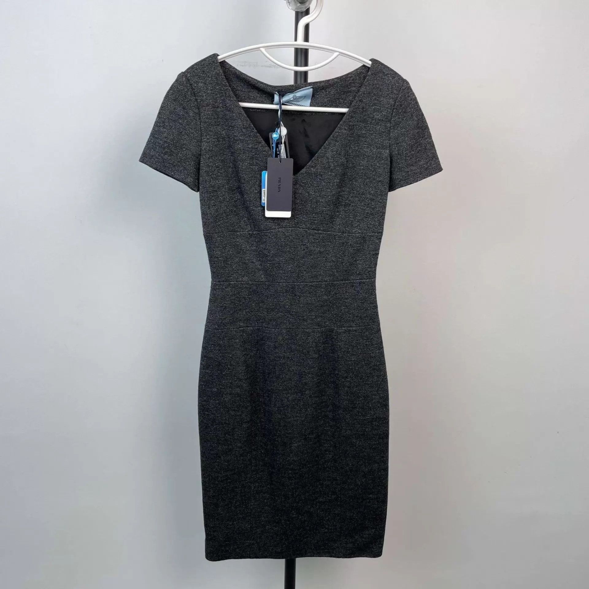 Prada Prada NWT short-sleeve dress Size M / US 6-8 / IT 42-44 - 1 Thumbnail