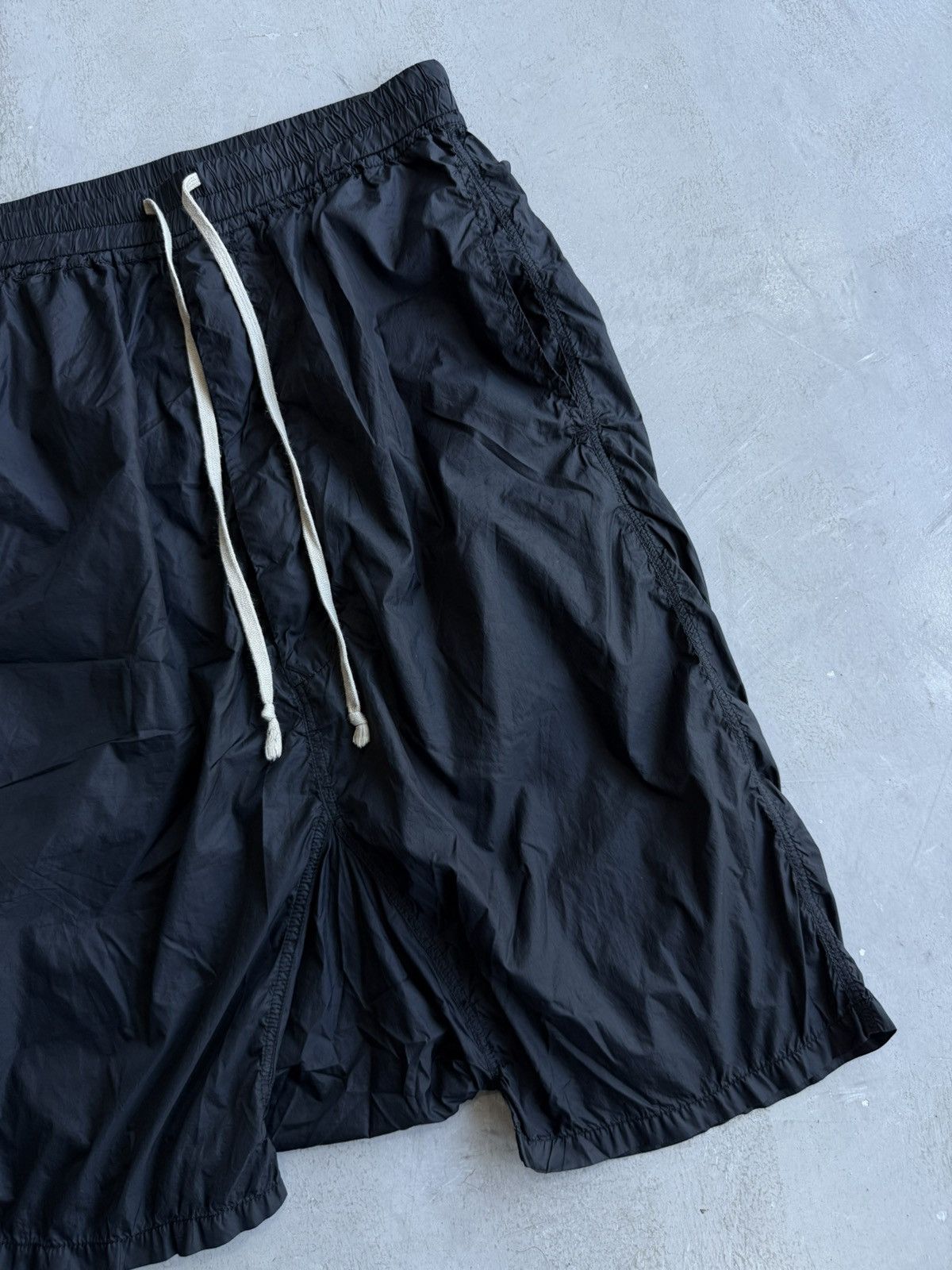 Rick Owens Drkshdw Rick Owens Drkshdw - Waxed Nylon Shorts Size US 30 / EU 46 - 4 Thumbnail