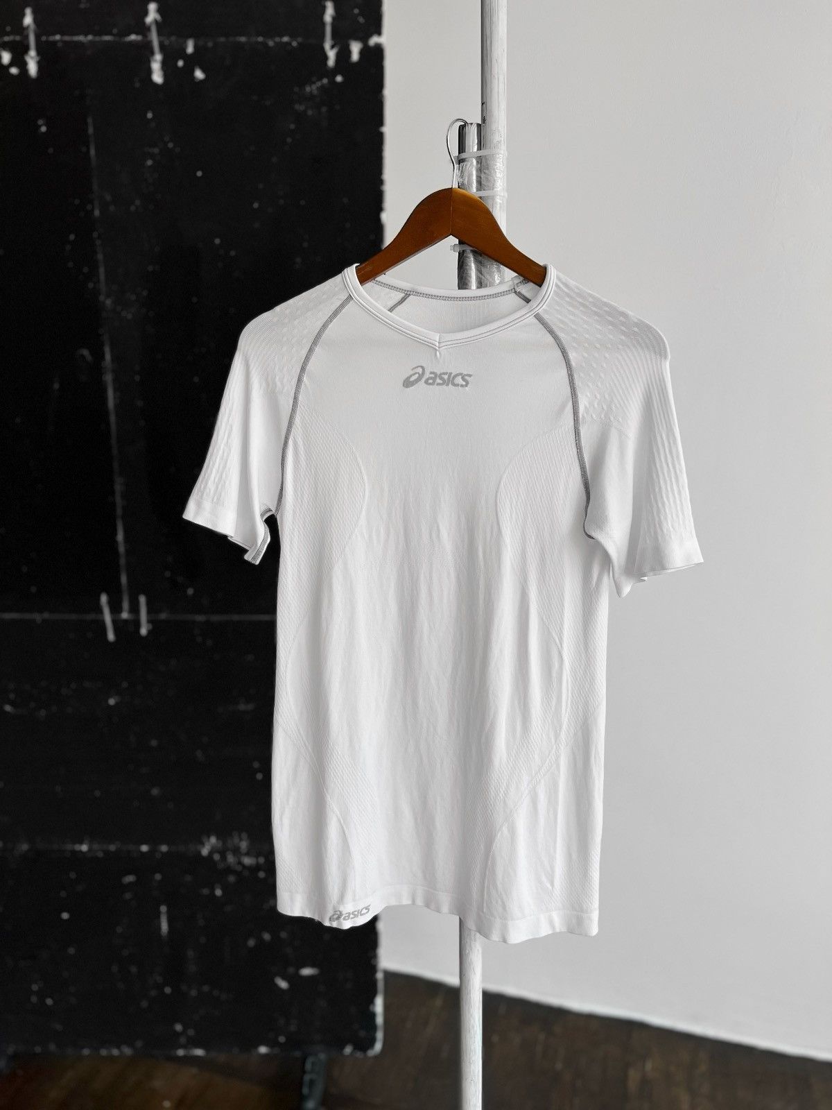 Asics Asics Womens White Short Sleeve Active T-Shirt Center Logo Size XL / US 12-14 / IT 48-50 - 1 Thumbnail