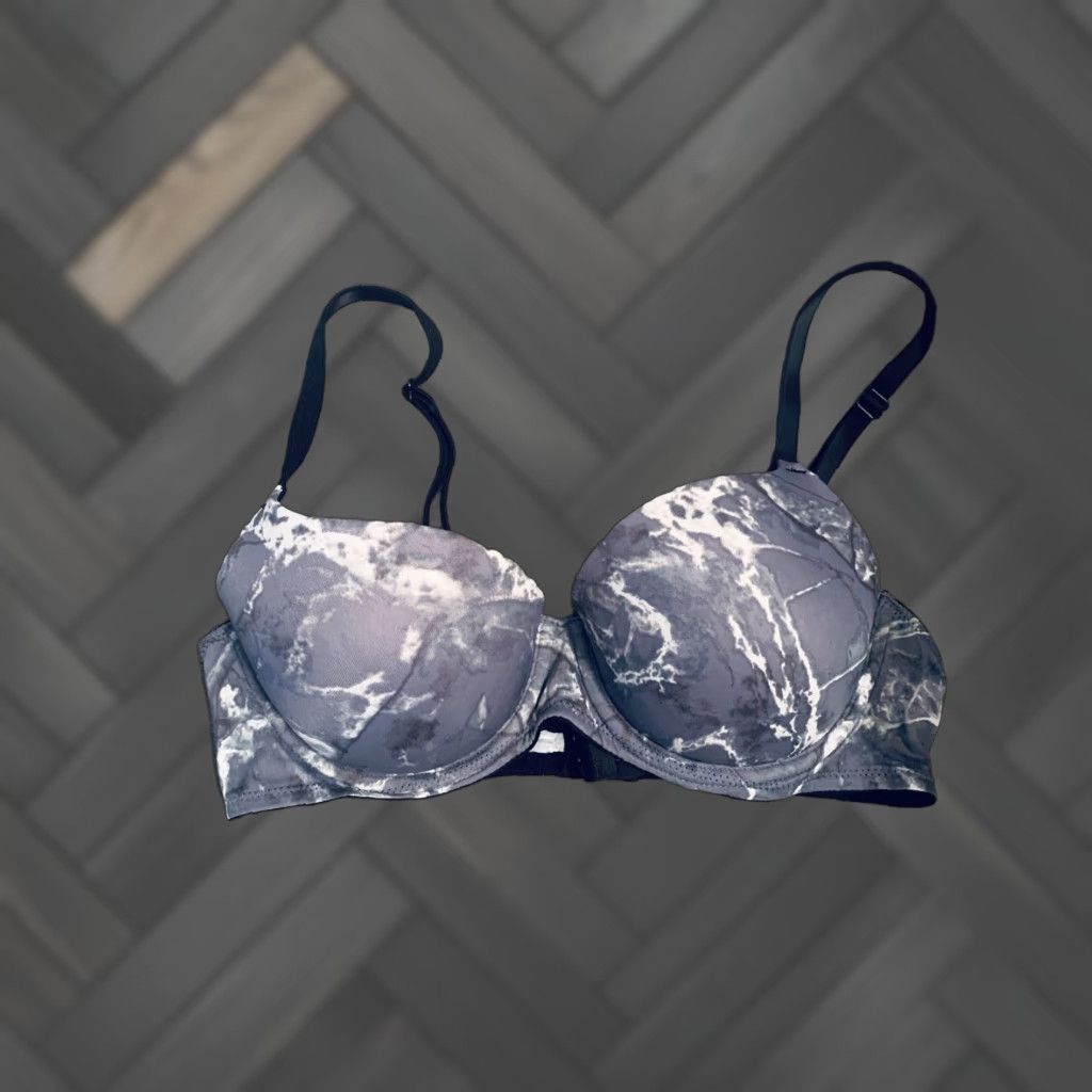 Victoria's Secret Victoria’s Secret PINK Wear Everywhere Lightly Lined Gray White Bra 34B Size ONE SIZE - 1 Thumbnail