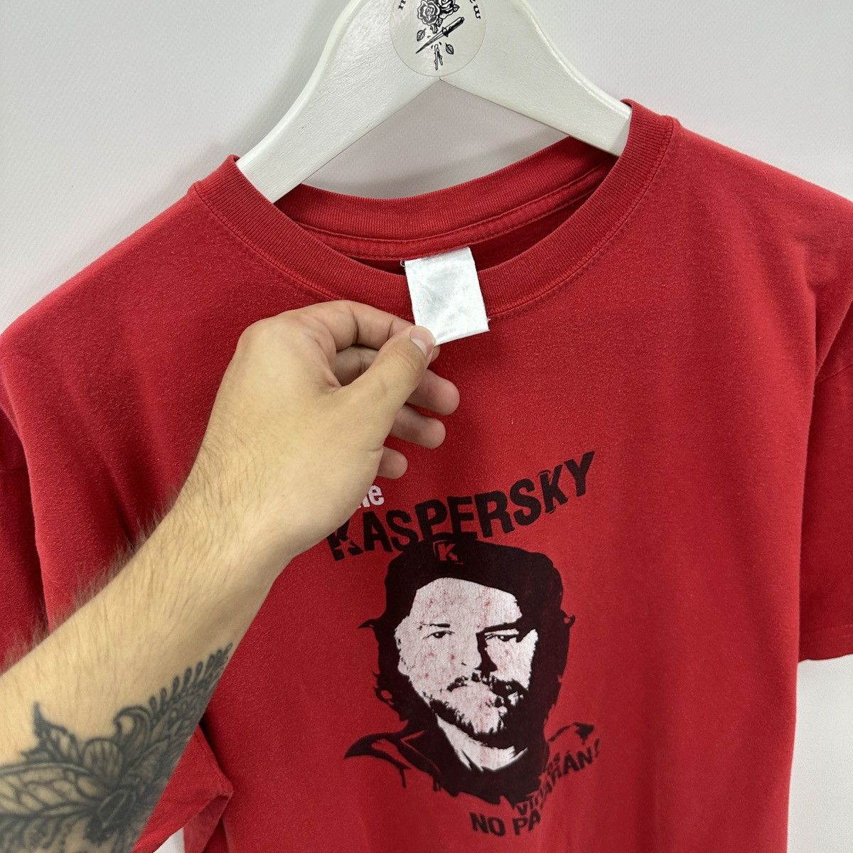 Microsoft Vintage 00s Kaspersky Viruses no pasaran Che Guevara y2k tee Size US L / EU 52-54 / 3 - 7 Thumbnail