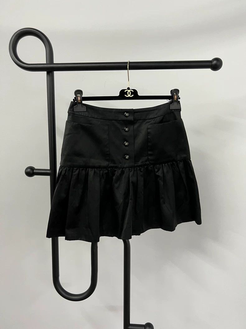 Chanel Chanel Black pleated skirt Size 25" / US 0 / IT 36 - 1 Thumbnail