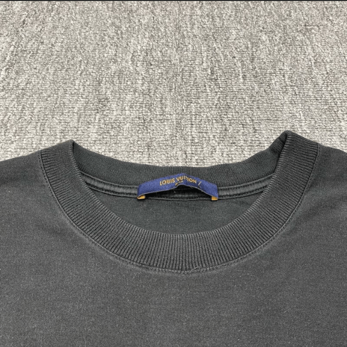 Louis Vuitton Louis Vuitton Short-sleeve T-shirt Size US L / EU 52-54 / 3 - 7 Thumbnail