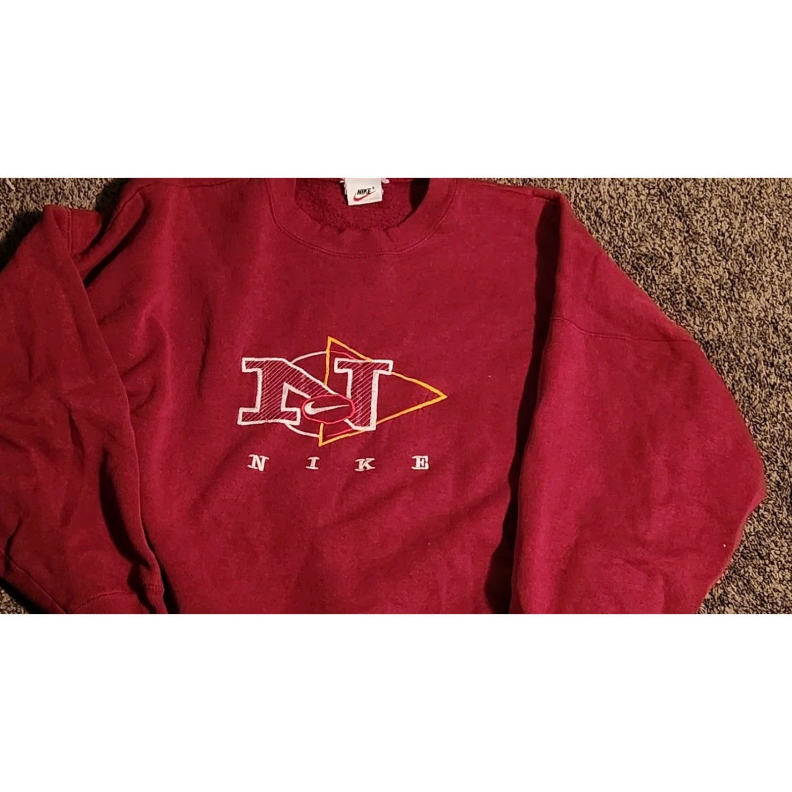 Nike VINTAGE Nike Sweatshirt Center Swoosh Red Crew Neck Mens L Streetwear 90s Y2K Rare Size US L / EU 52-54 / 3 - 2 Thumbnail