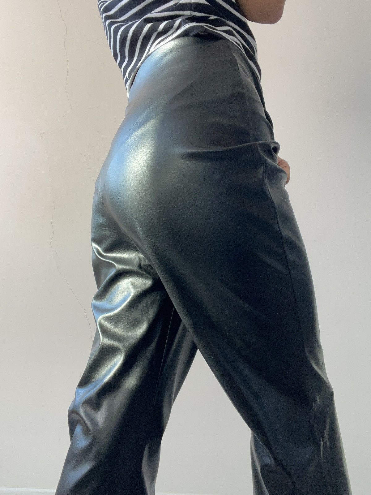 Vintage Vintage vegan leather trousers Size 26" / US 2 / IT 38 - 3 Thumbnail