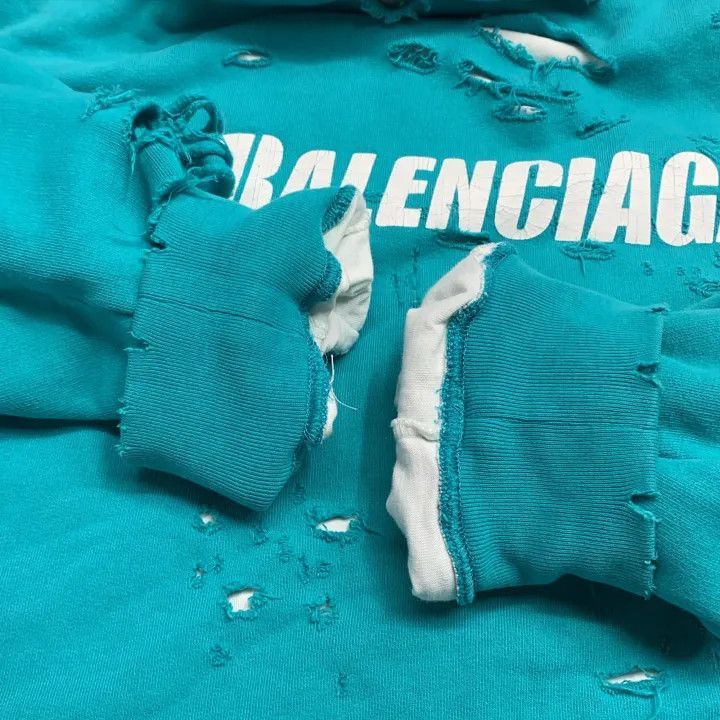 Balenciaga Balenciaga Distressed Logo Hoodie in Light Blue 0079-2507 Size US M / EU 48-50 / 2 - 9 Thumbnail
