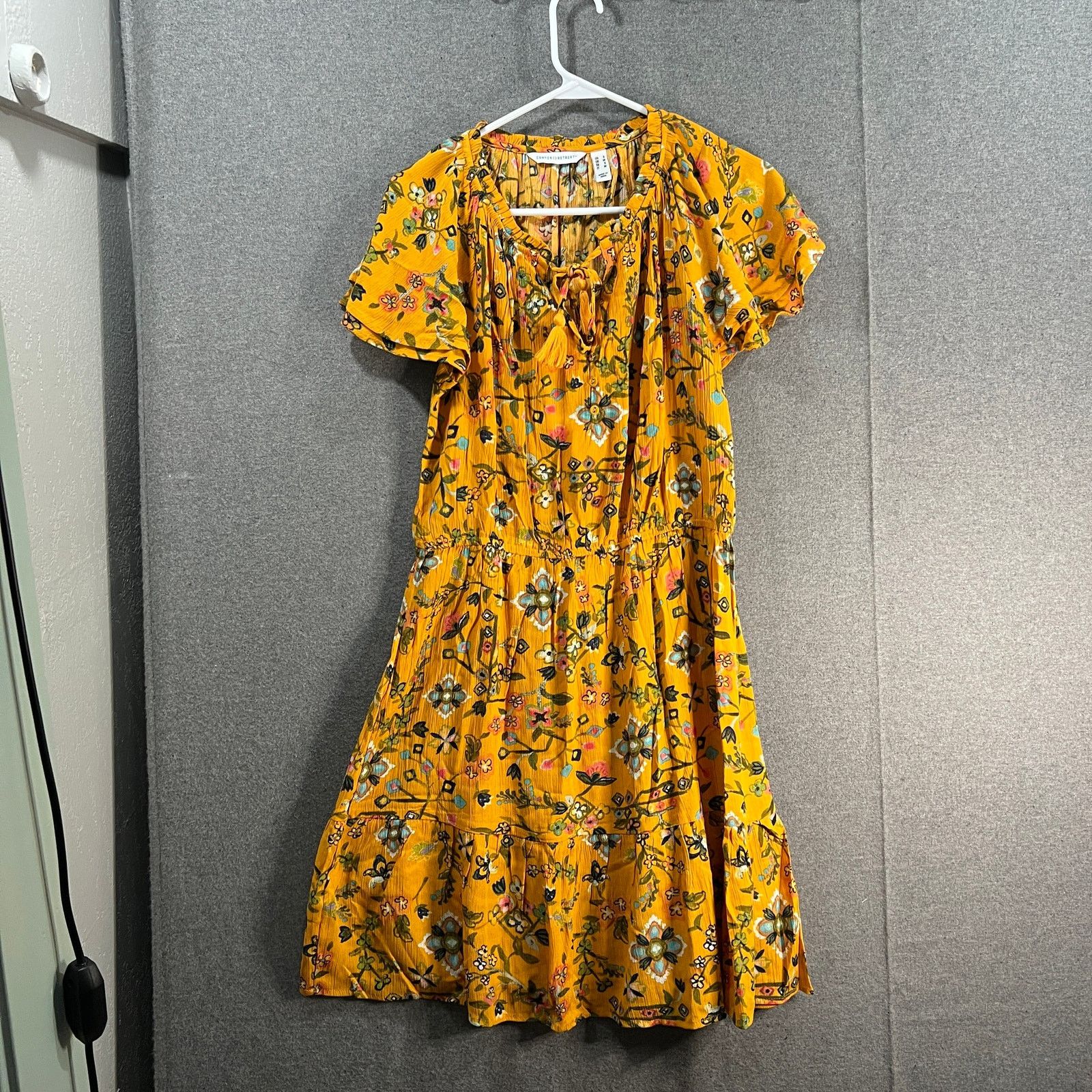 Other Canyon Retreat Regular Flutter Sleeve Dress w/ Tassel Size S / US 4 / IT 40 - 1 Thumbnail