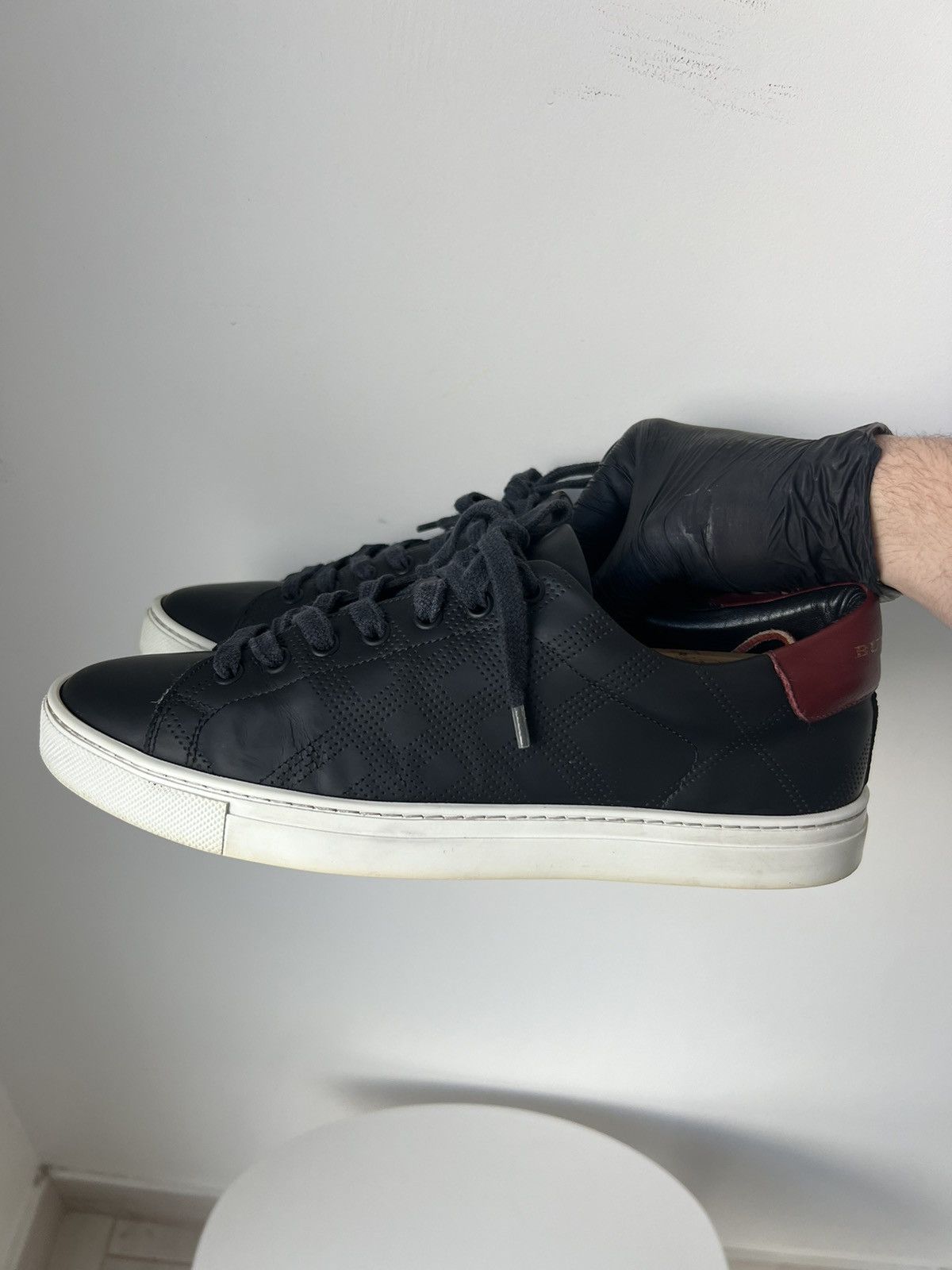 Burberry Burberry Black Leather Low Top Sneakers Size 40 Luxury Size US 7 / EU 40 - 6 Thumbnail
