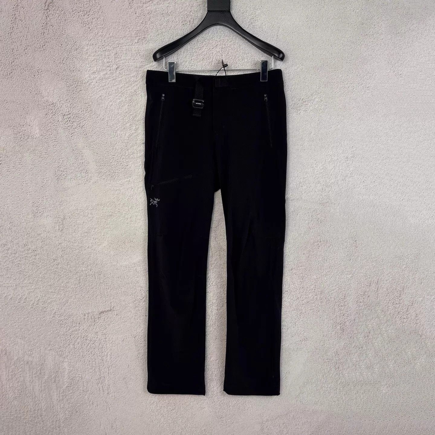Arc'teryx Black Casual Pants with Zip Pockets Size 32 Size US 32 / EU 48 - 1 Thumbnail