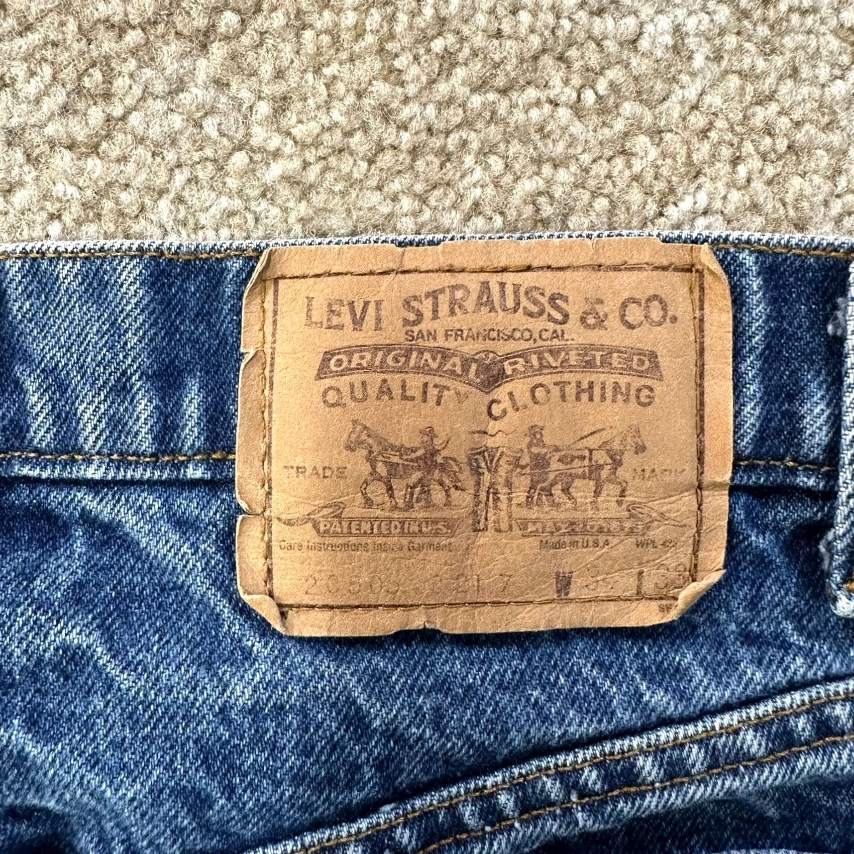 Levi's VINTAGE Levi's 20505-0217 Jeans Blue Denim 32x33 80s Mens Regular Straight 5-Pocket USA Made (Medium Wash) Size US 32 / EU 48 - 7 Thumbnail