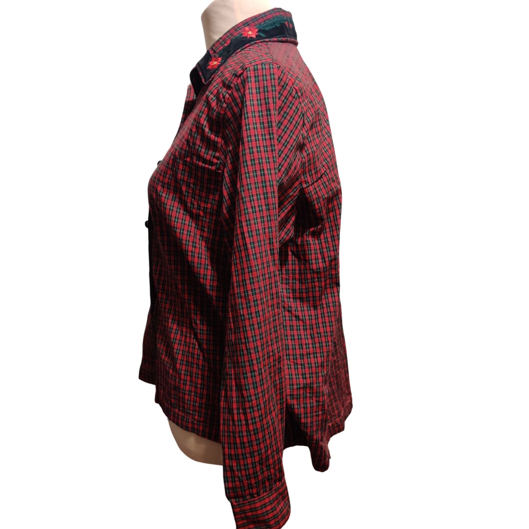 Vintage Vintage Karen Scott M Red Green Plaid Button Shirt Embroider Size M / US 6-8 / IT 42-44 - 3 Thumbnail