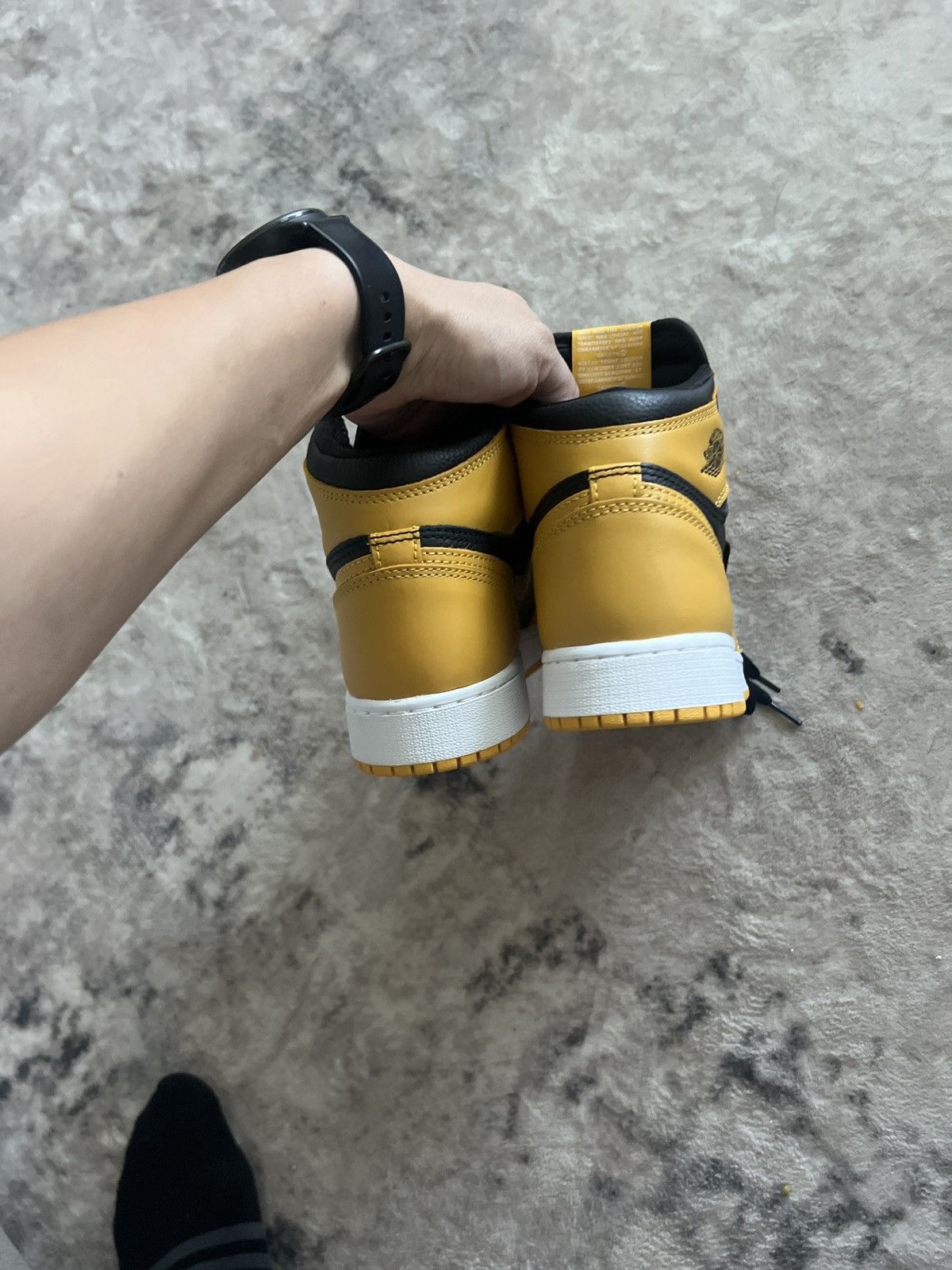 Nike Nike Air Jordan 1 Retro High OG GS Pollen Size US 5.5 / EU 38 - 4 Thumbnail