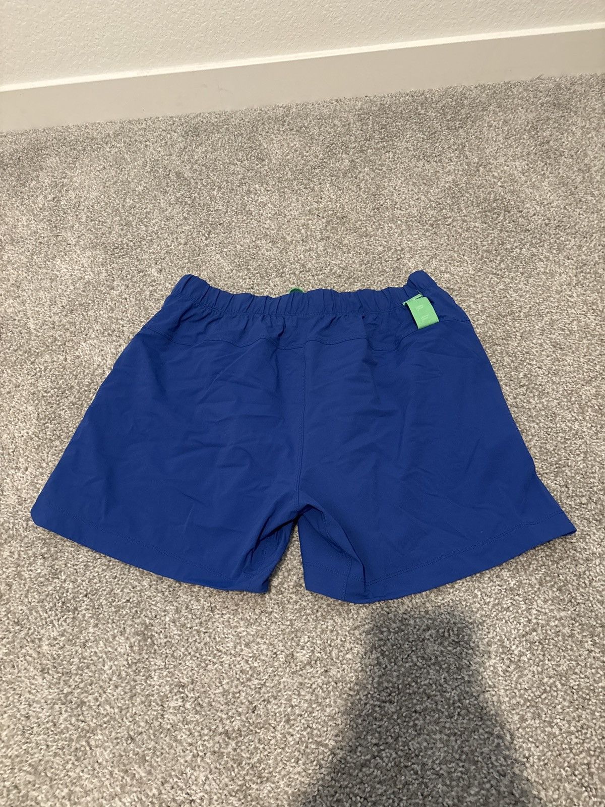 Fabletics Fabletics One Short Blue 5 Inch Inseam Size Medium Size US 33 - 2 Thumbnail