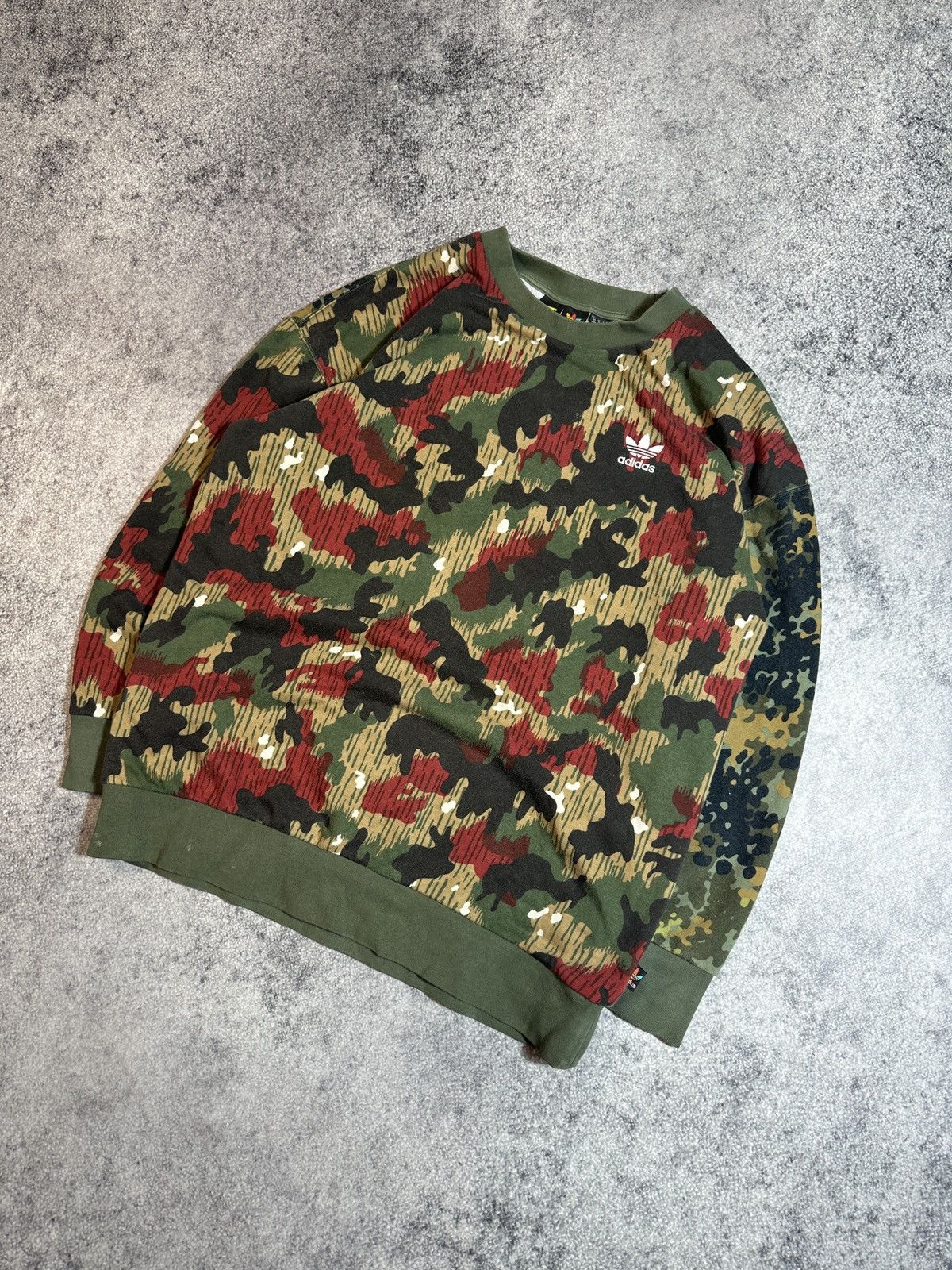 Adidas × Pharrell Hu Adidas Pharrell Williams Camo Sweatshirt Streetwear M Size US M / EU 48-50 / 2 - 3 Thumbnail